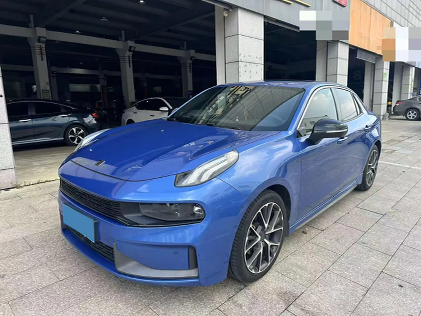 2019 LYNK&CO 03 view 1