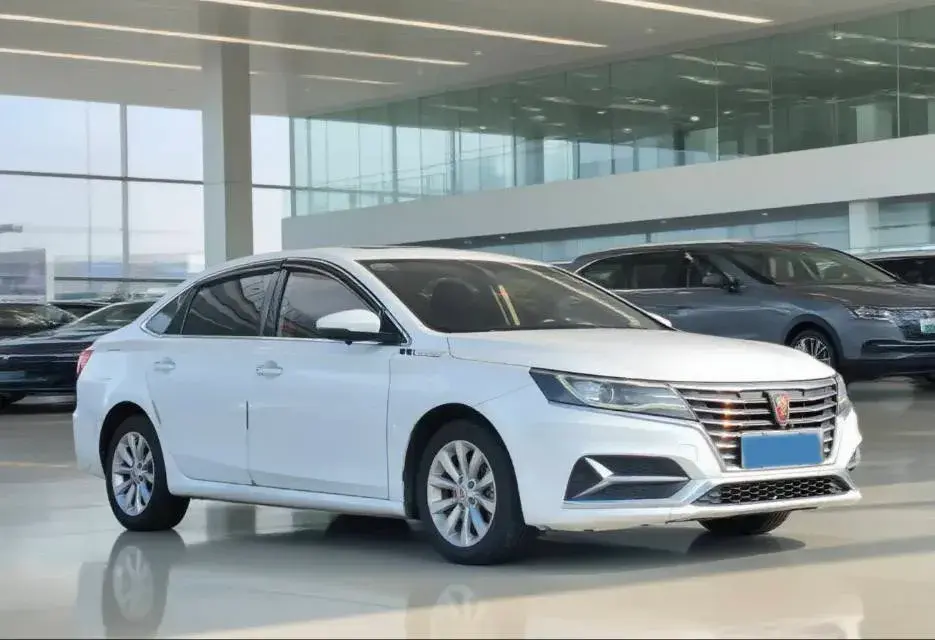 2017 ROEWE I6 thumbnail 3
