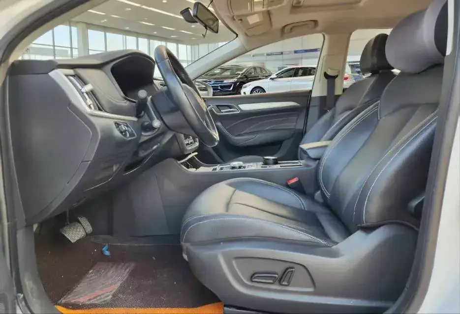 2017 ROEWE I6 thumbnail 4