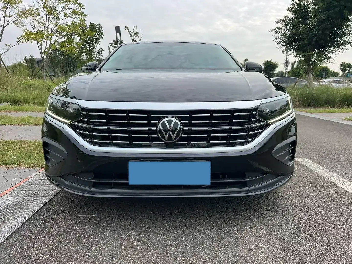 2023 VOLKSWAGEN PASSAT thumbnail 2