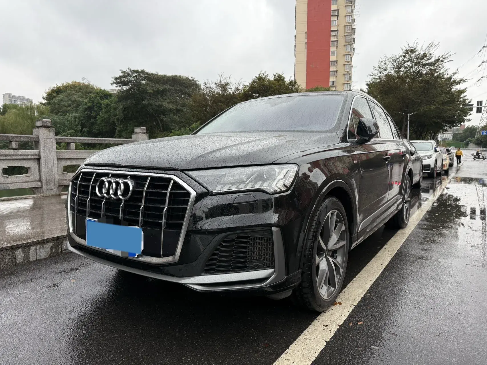 2021 AUDI Q7 view 1