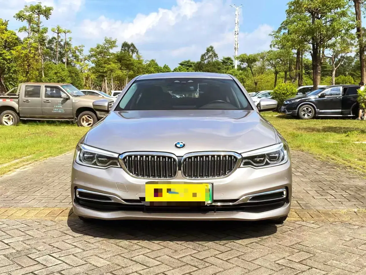 2020 BMW 5 thumbnail 2