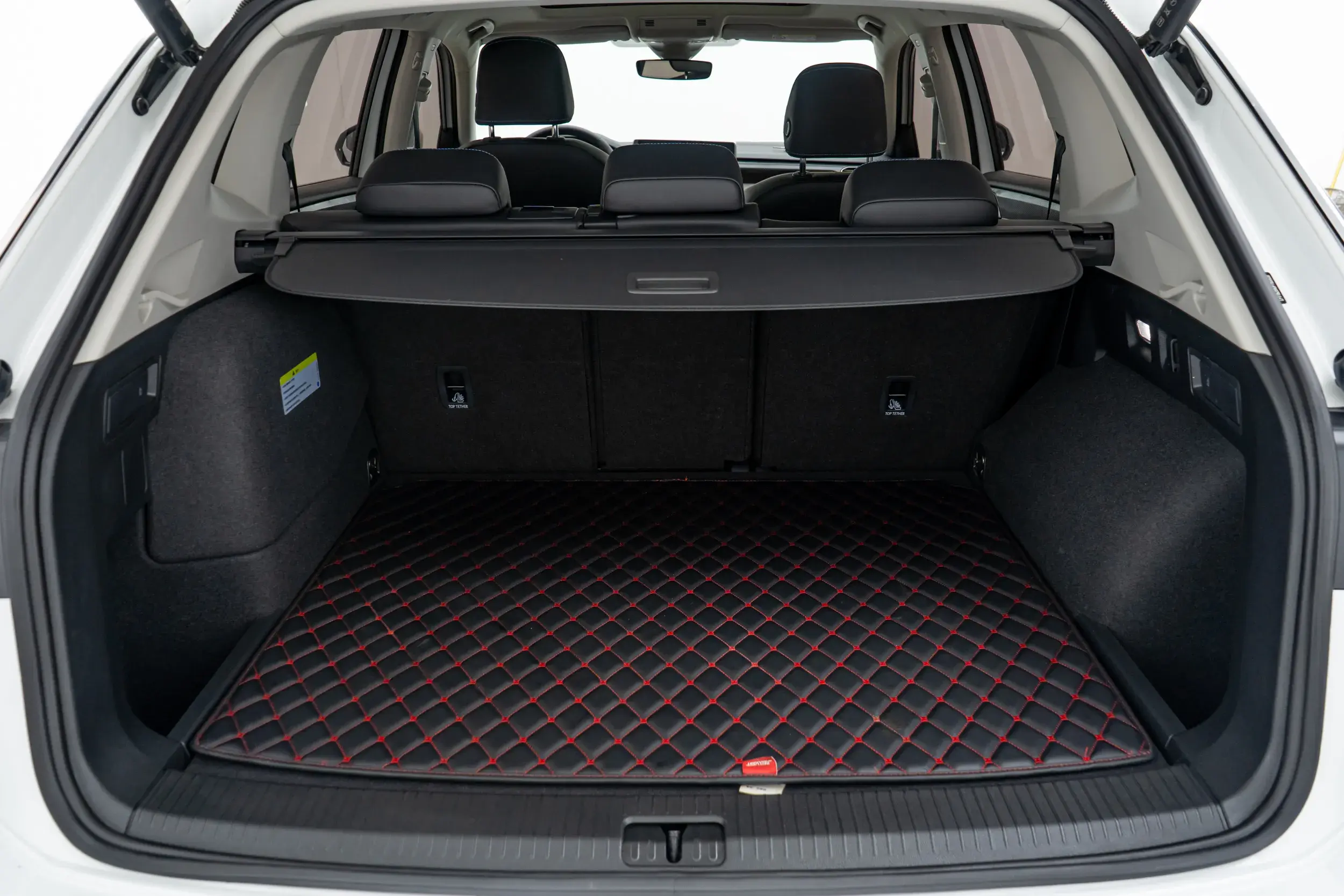 2023 VOLKSWAGEN TAYRON thumbnail 3