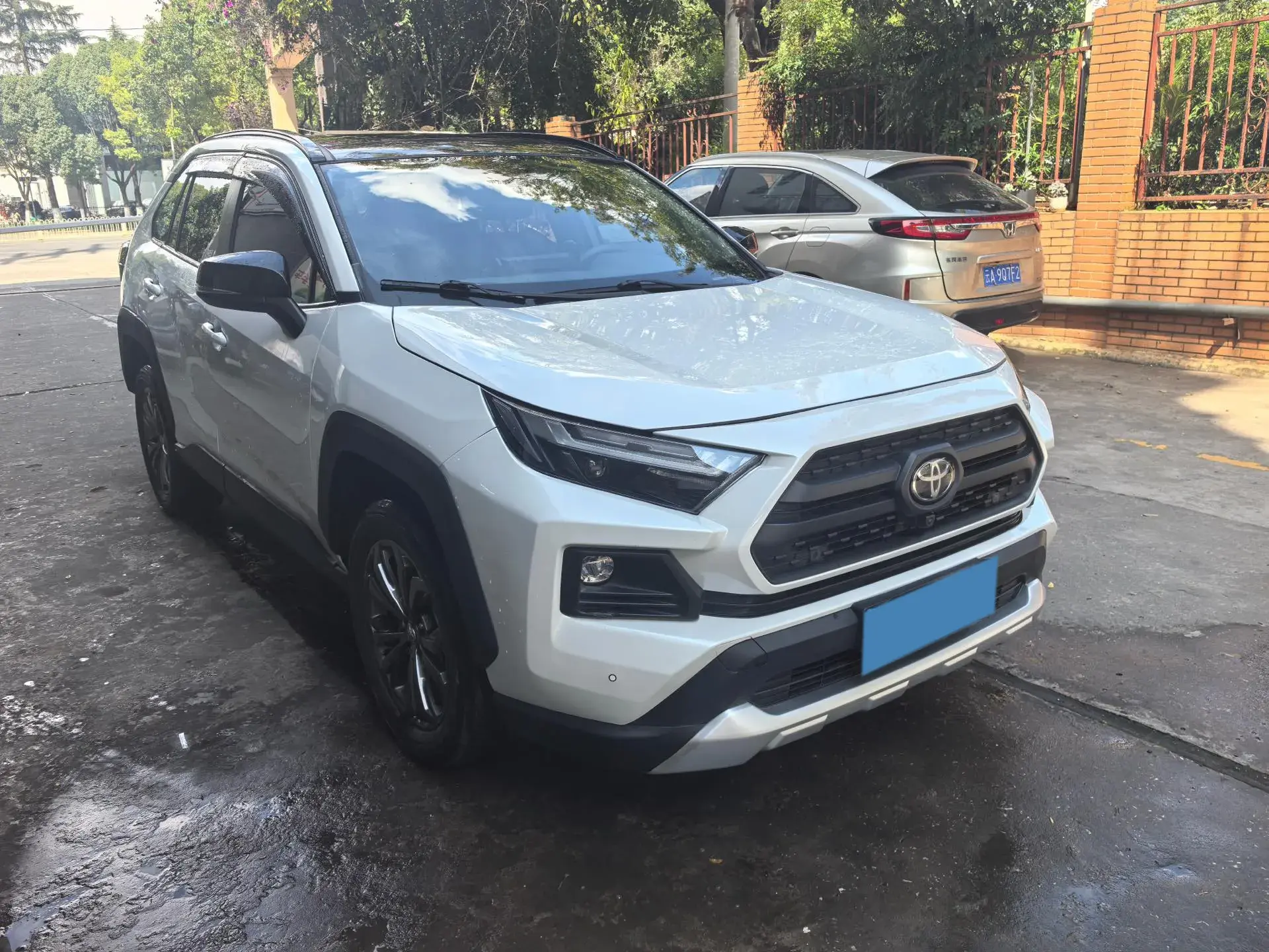 2023 TOYOTA RAV4 thumbnail 3