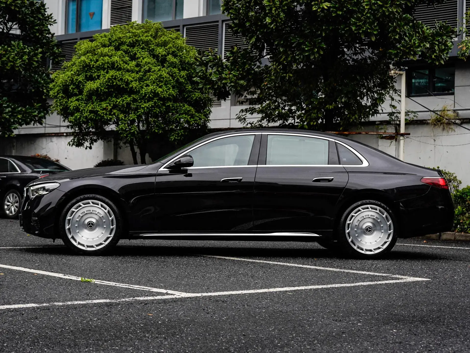 2025 MERCEDES-BENZ E thumbnail 3