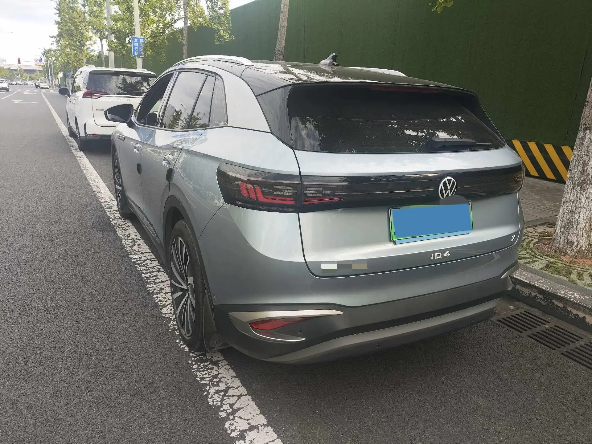 2022 VOLKSWAGEN ID.4 thumbnail 3