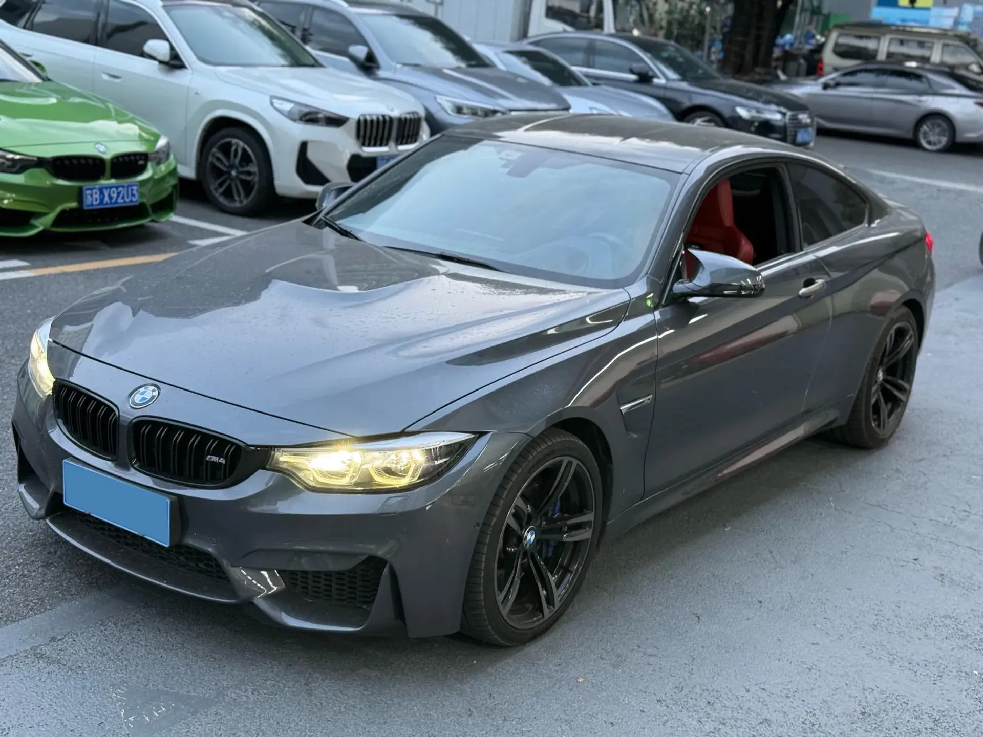2019 BMW M4 view 1