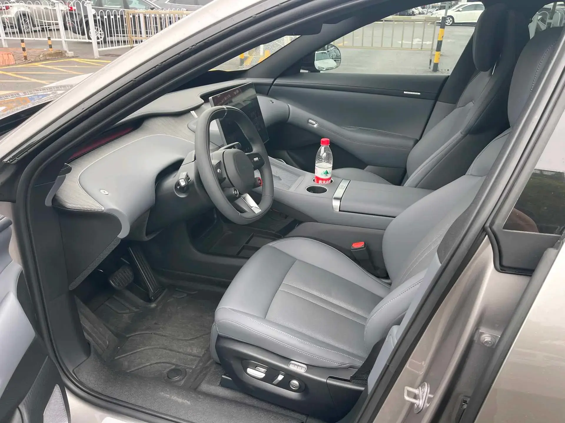 2025 MI YU7 thumbnail 4