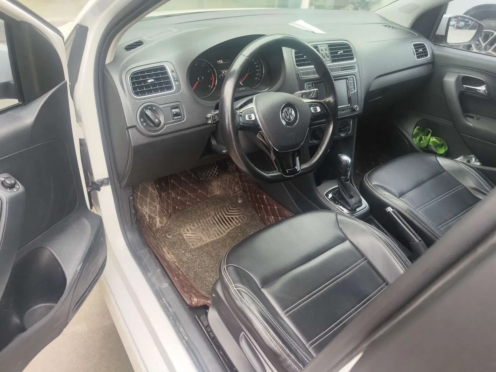 2016 VOLKSWAGEN POLO thumbnail 4