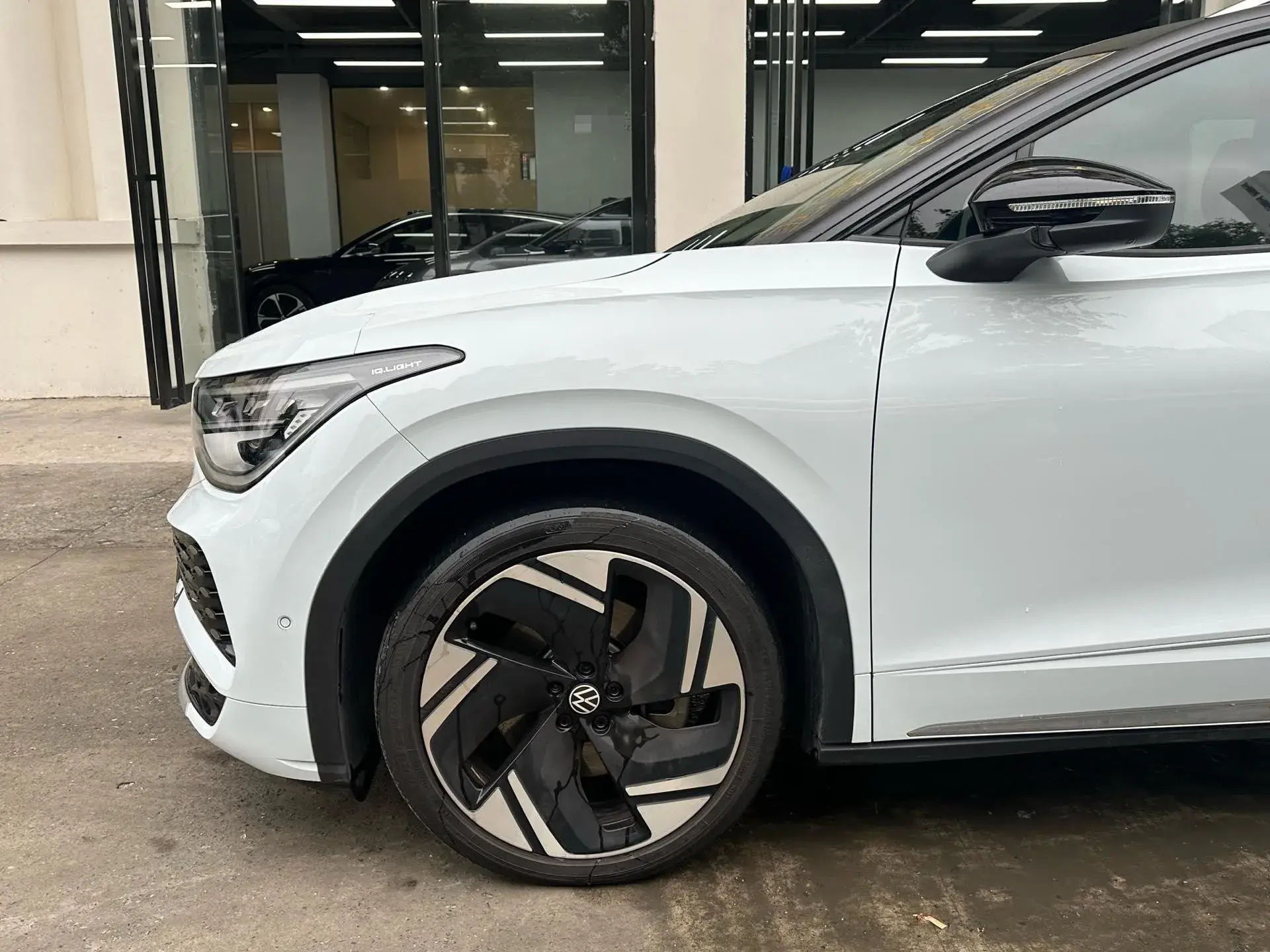 2023 VOLKSWAGEN ID.6 thumbnail 3