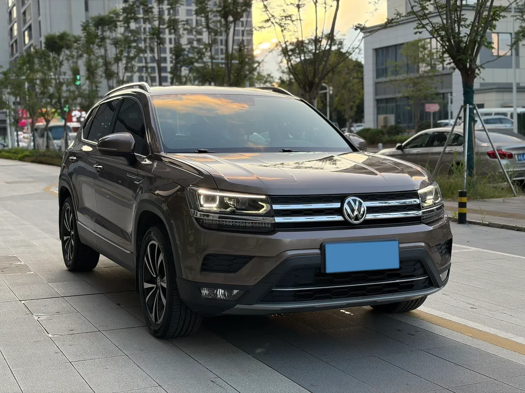 2019 VOLKSWAGEN THARU thumbnail 3