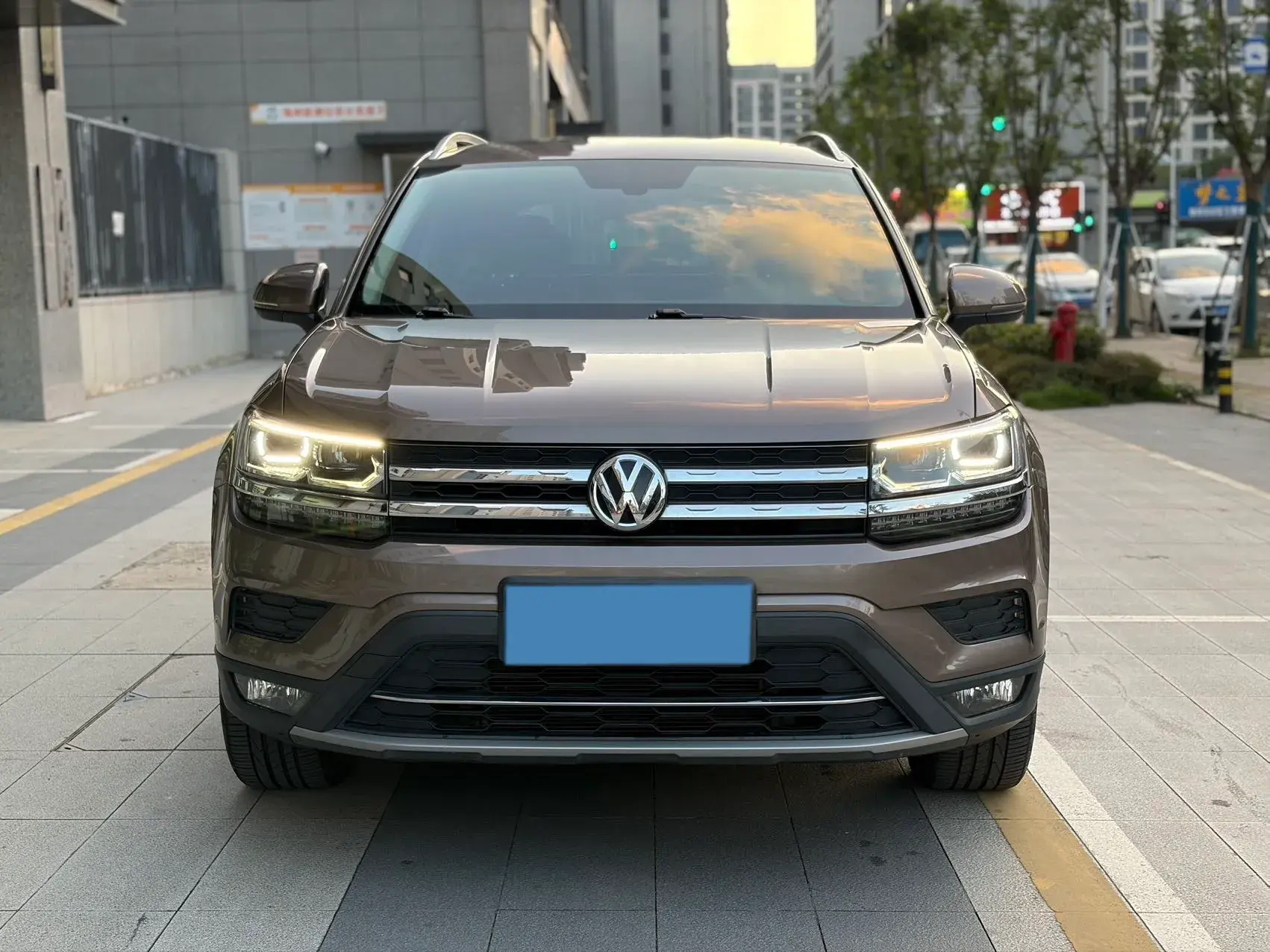 2019 VOLKSWAGEN THARU thumbnail 2