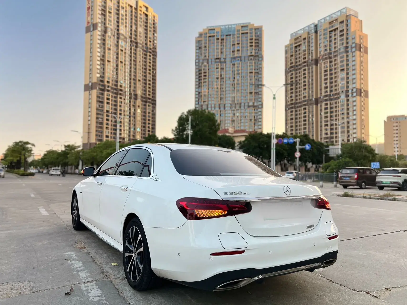 2021 MERCEDES-BENZ E thumbnail 4