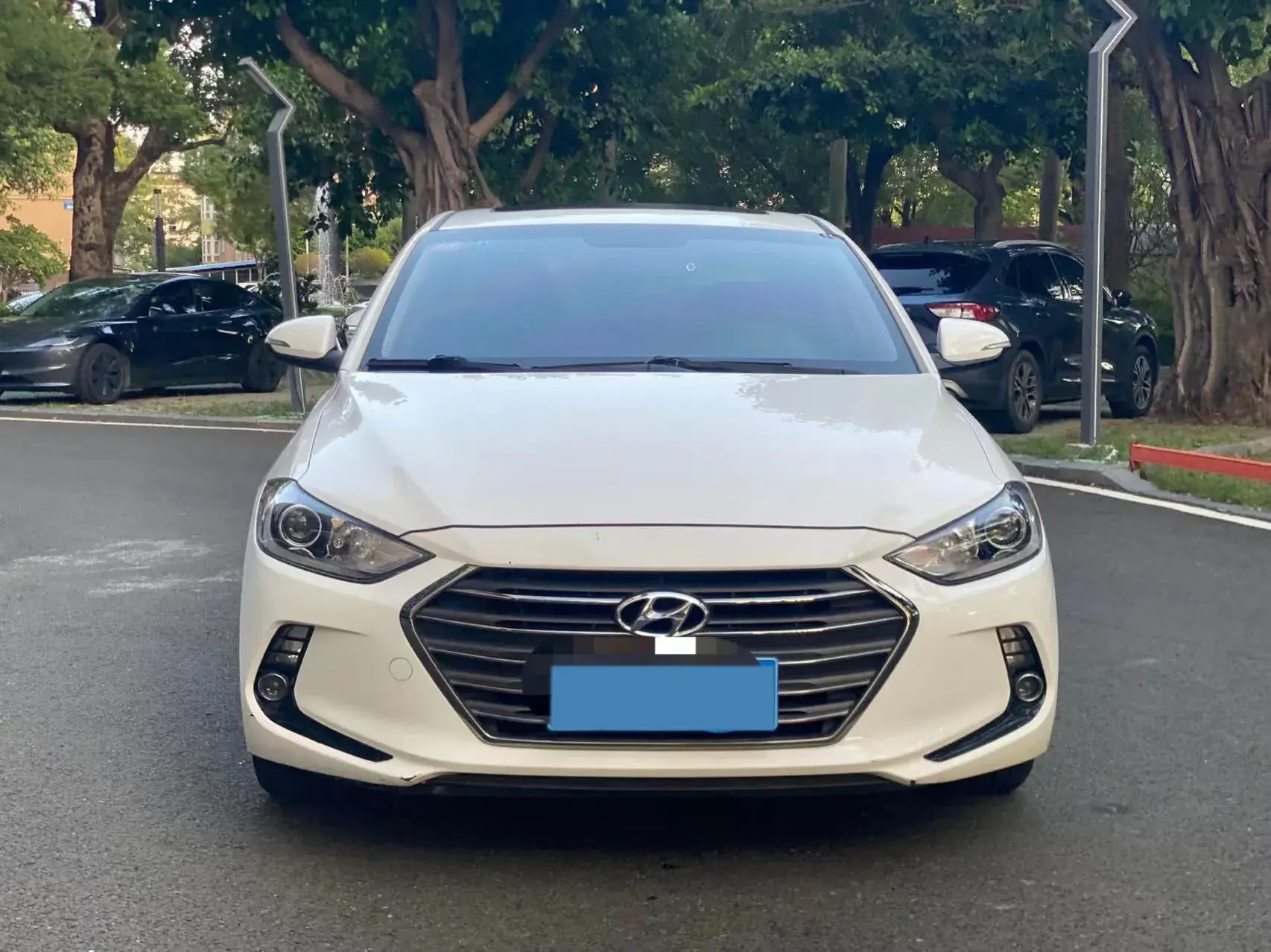 2016 HYUNDAI ELANTRA thumbnail 3