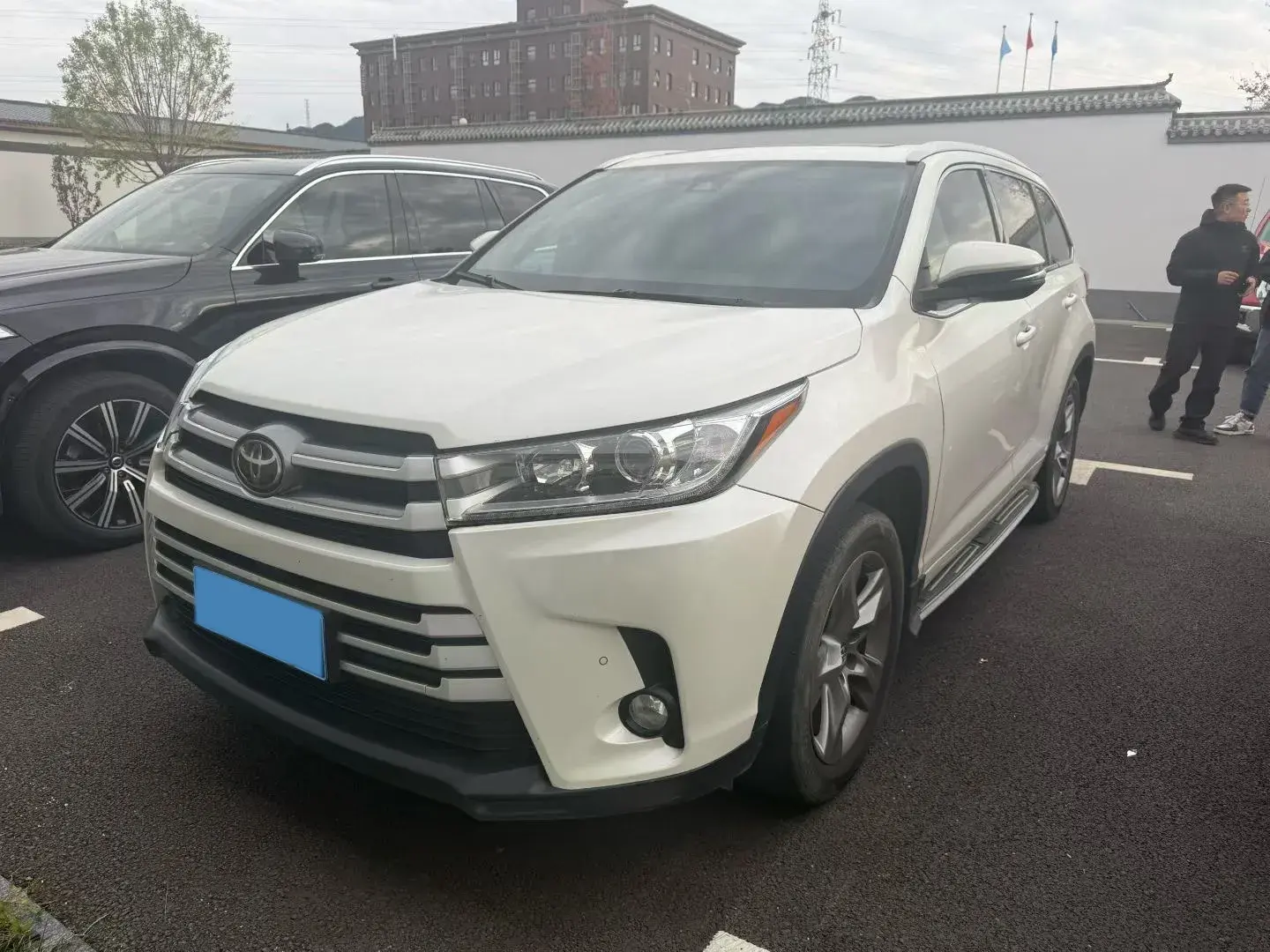 2018 TOYOTA HIGHLANDER view 1