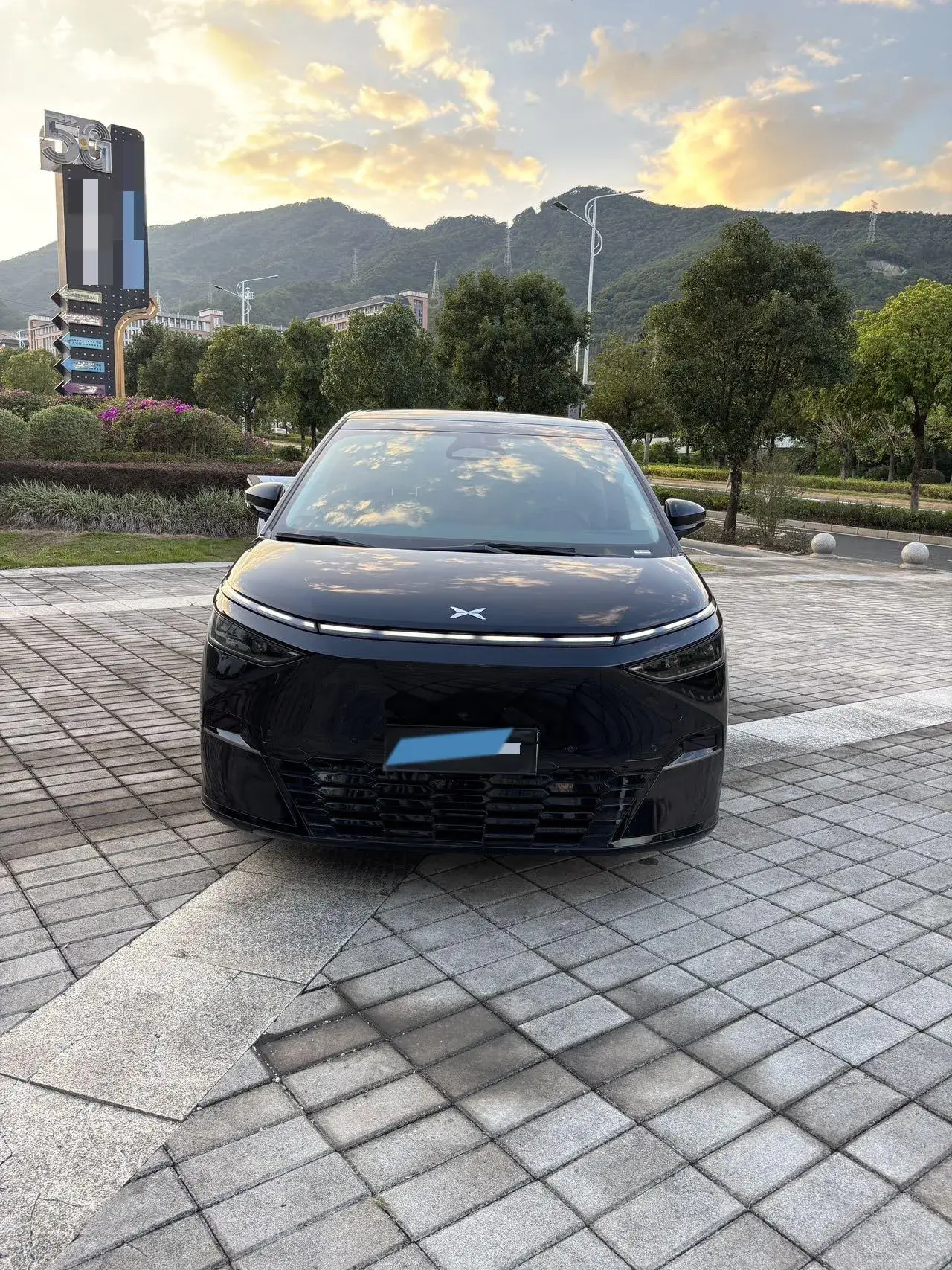 2024 XPENG X9 thumbnail 2