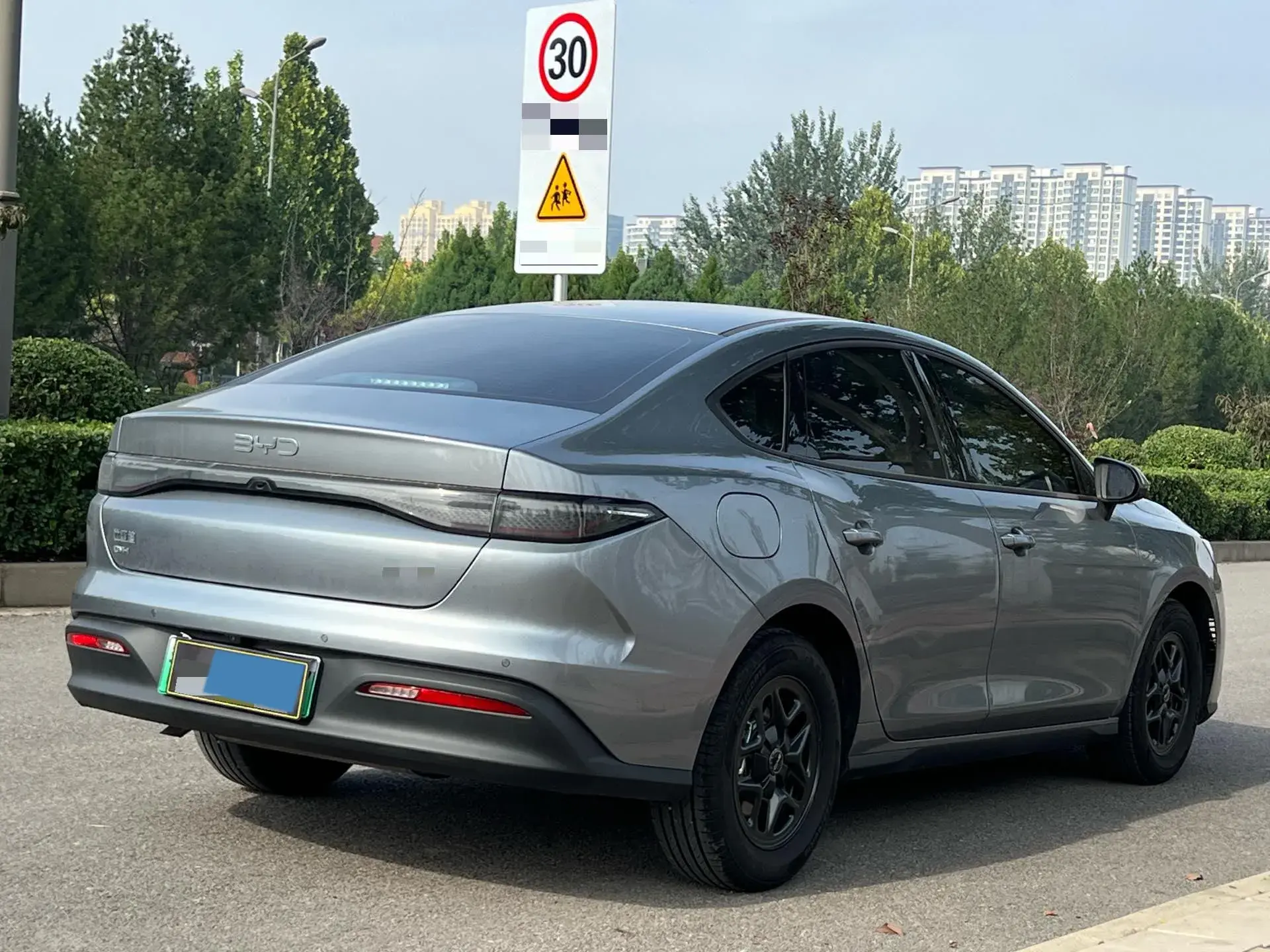 2025 BYD SEAL05 thumbnail 4