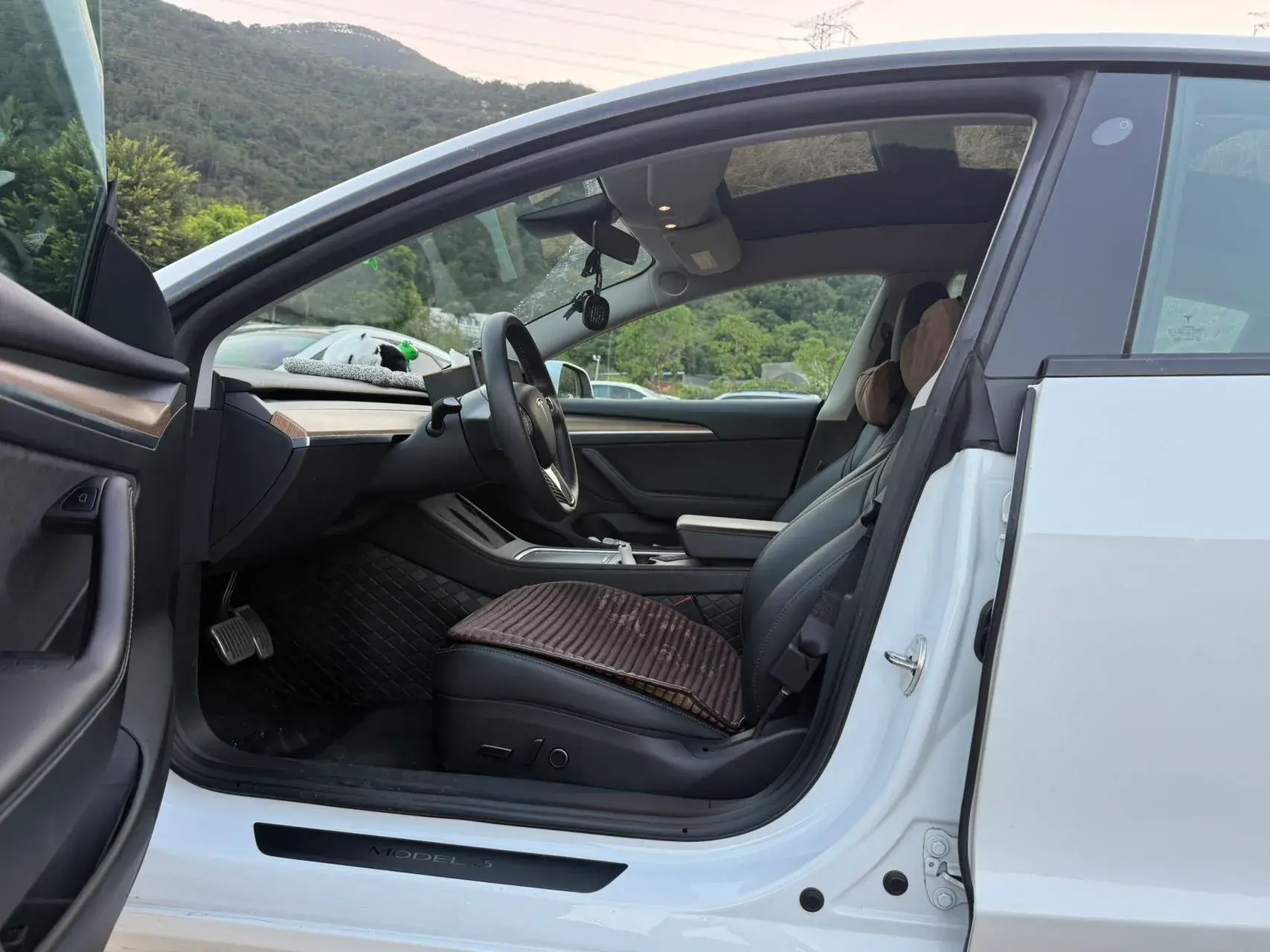 2022 TESLA MODEL thumbnail 4