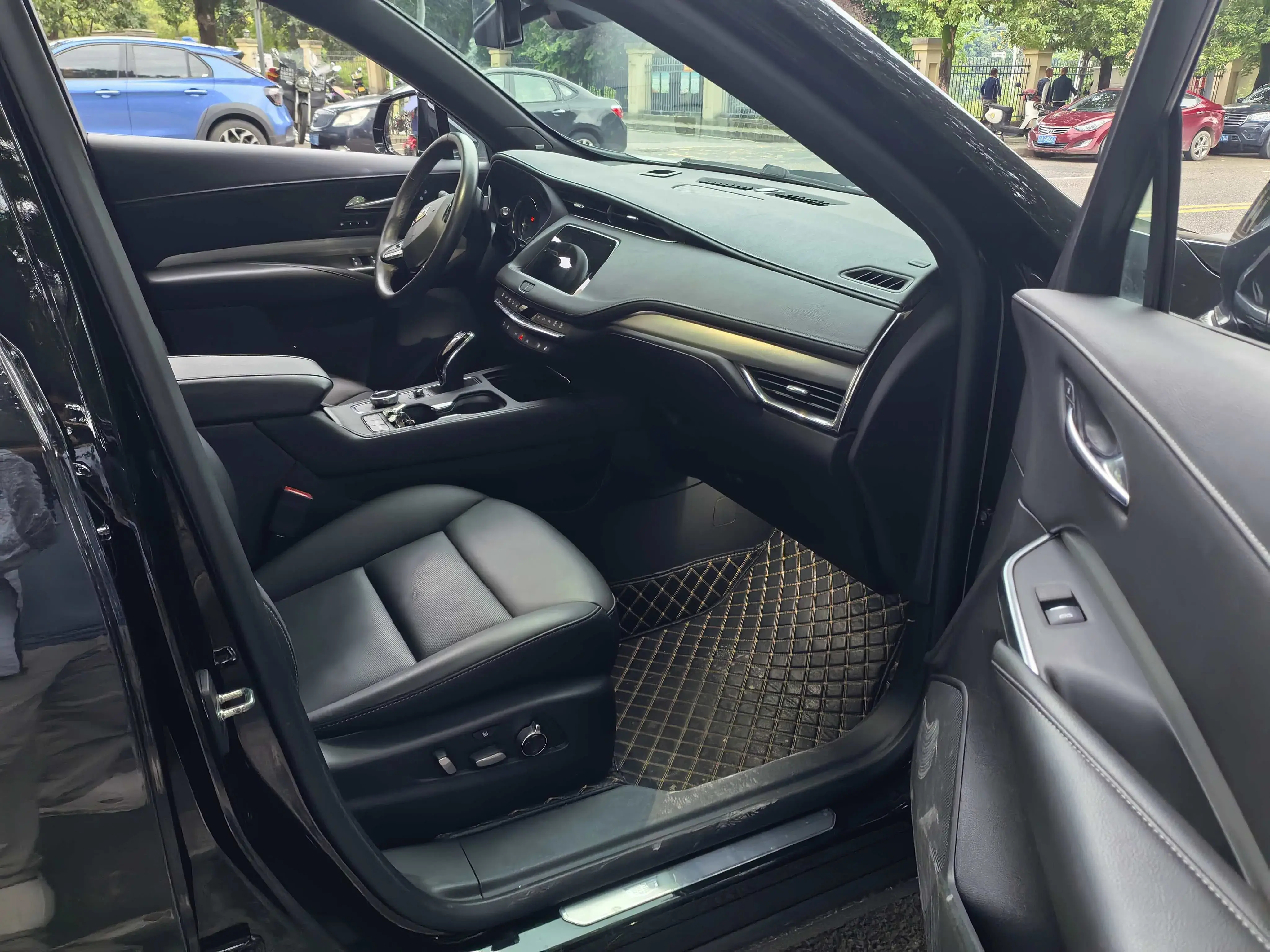 2022 CADILLAC XT4 thumbnail 2