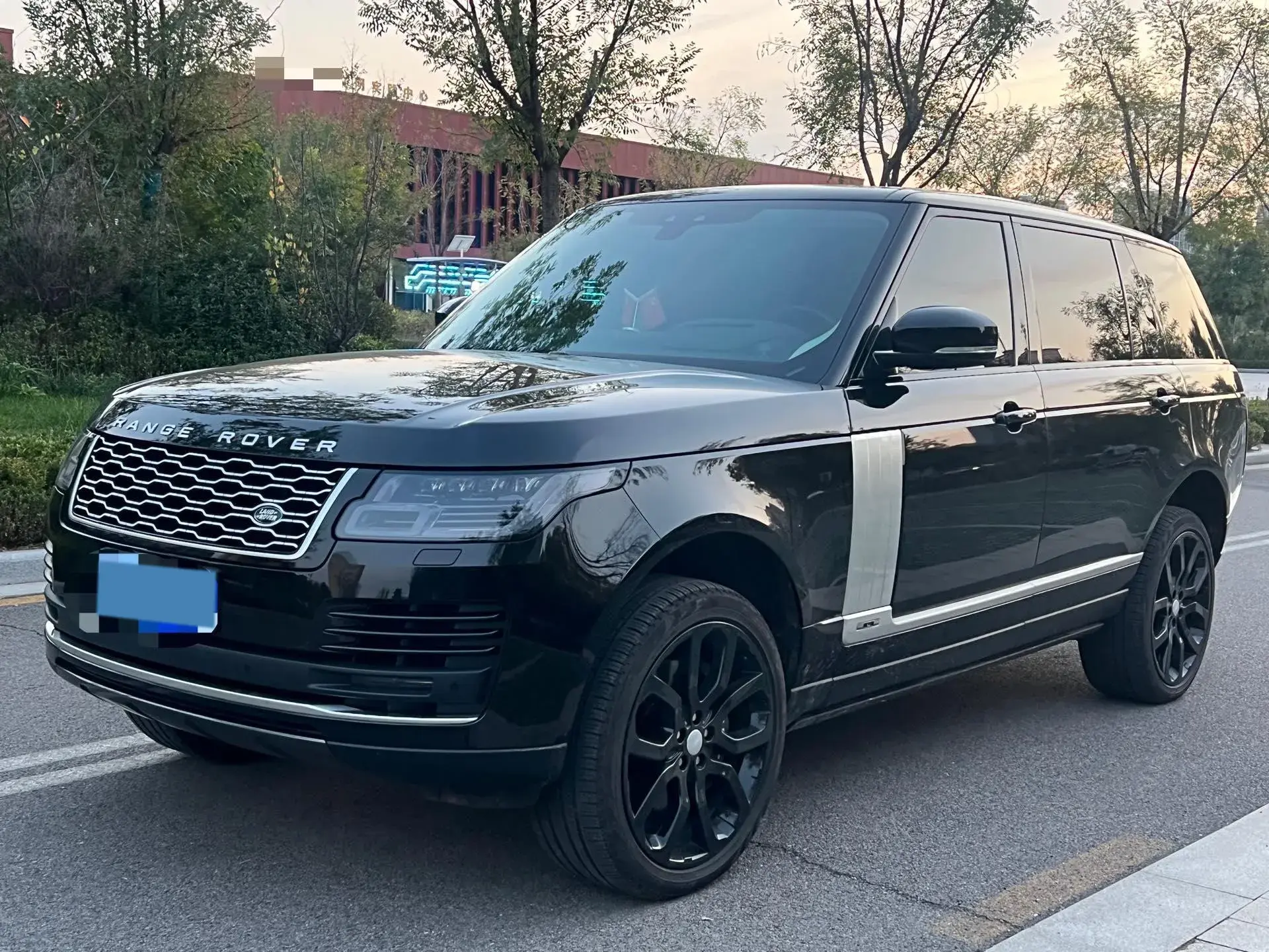 2022 LAND ROVER view 1