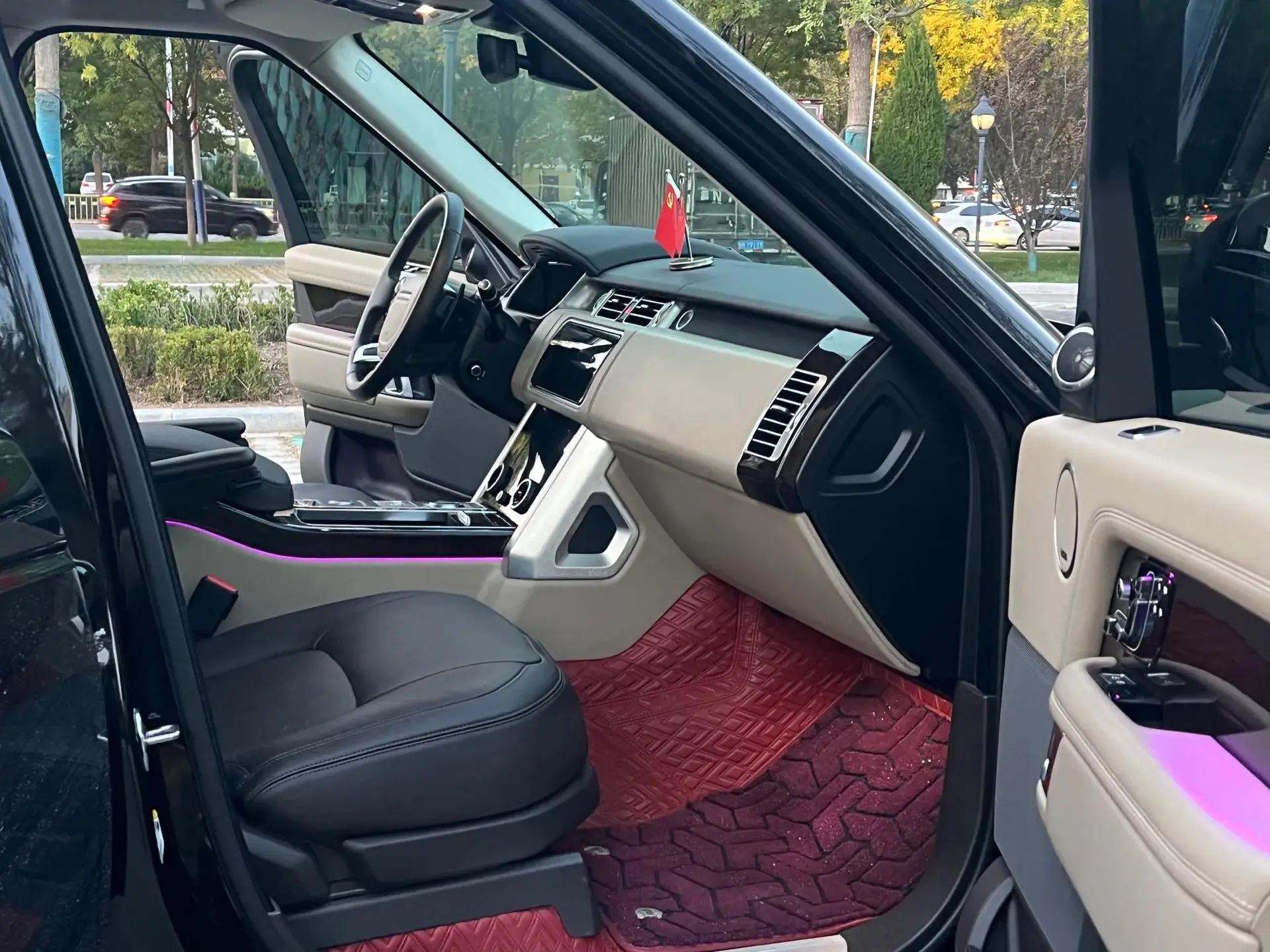 2022 LAND ROVER thumbnail 4