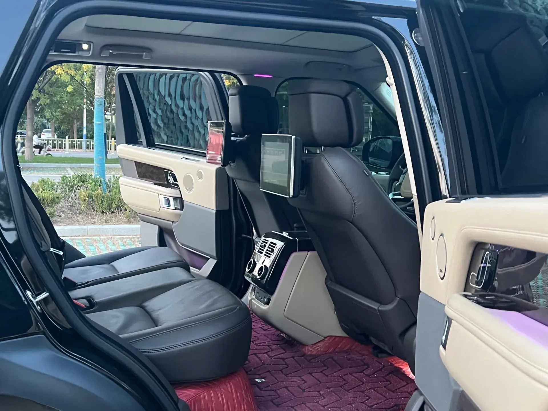 2022 LAND ROVER thumbnail 2