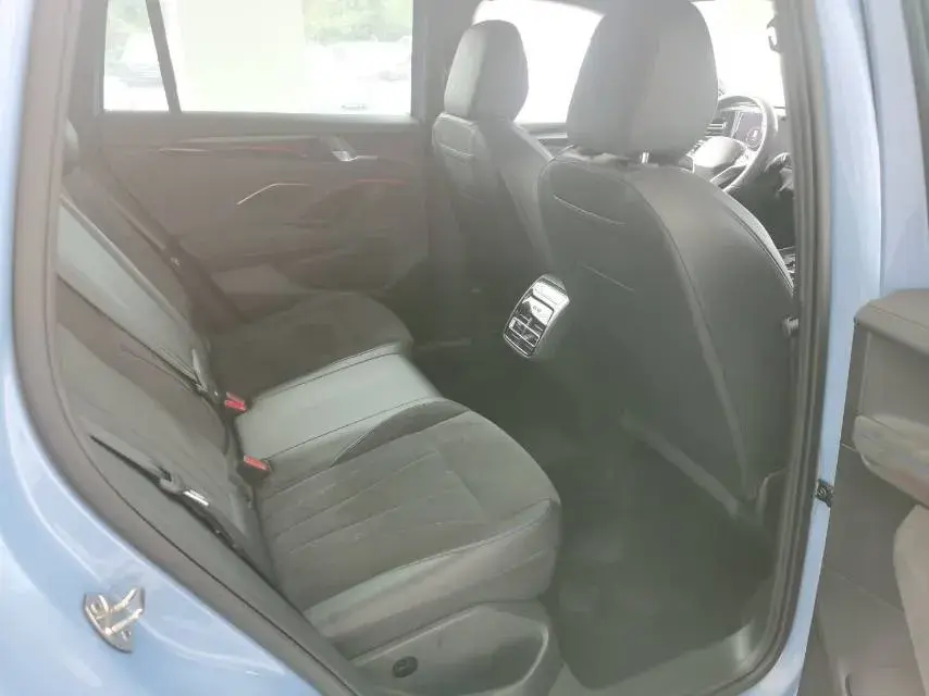 2024 VOLKSWAGEN TIGUAN thumbnail 4