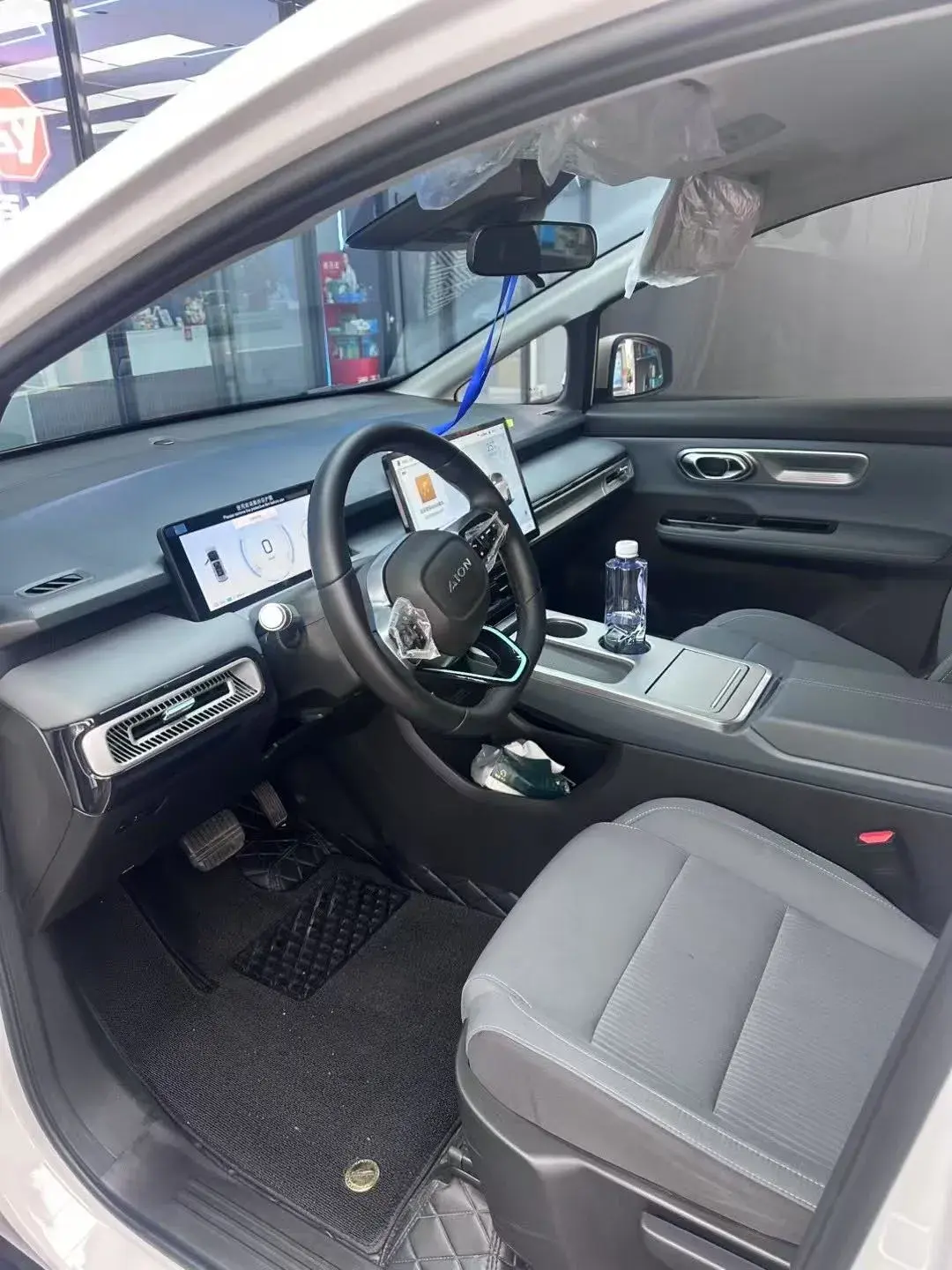 2023 AION Y thumbnail 3