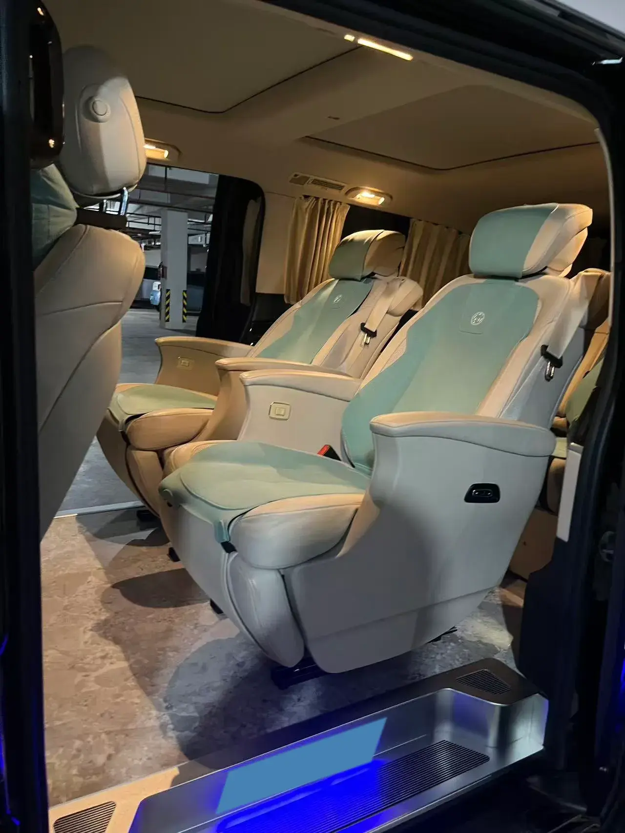 2018 MERCEDES-BENZ V thumbnail 3