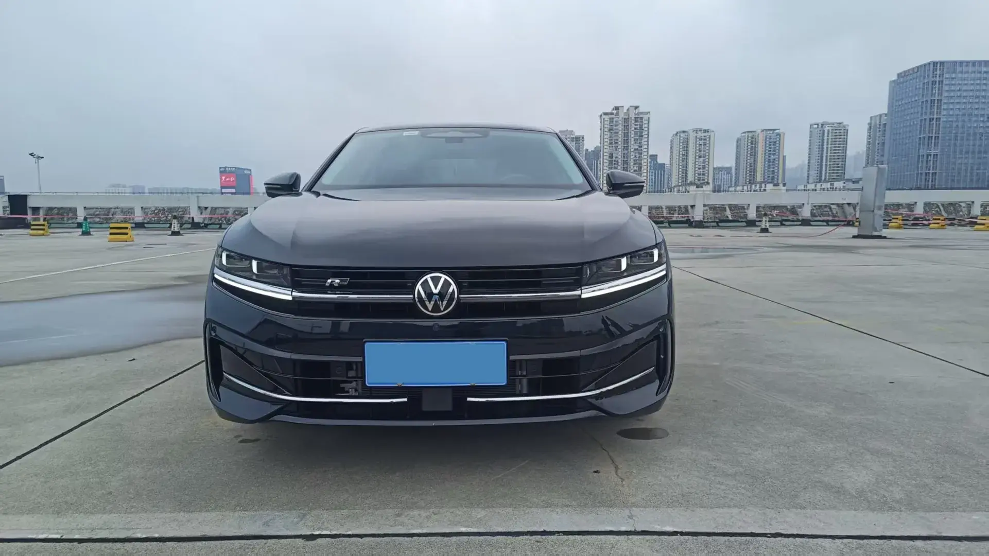 2024 VOLKSWAGEN MAGOTAN thumbnail 2