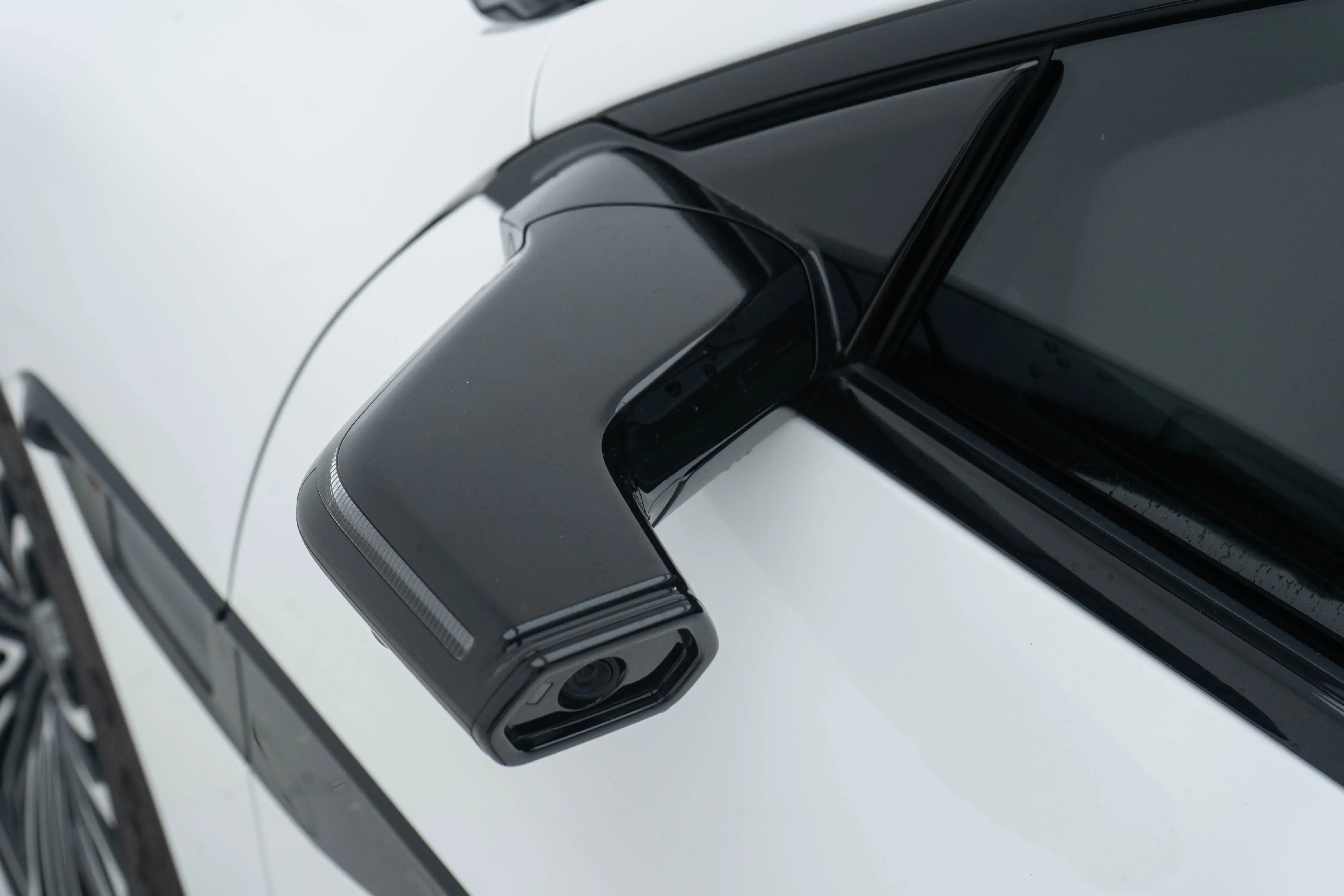 2025 AVATR 12 thumbnail 3