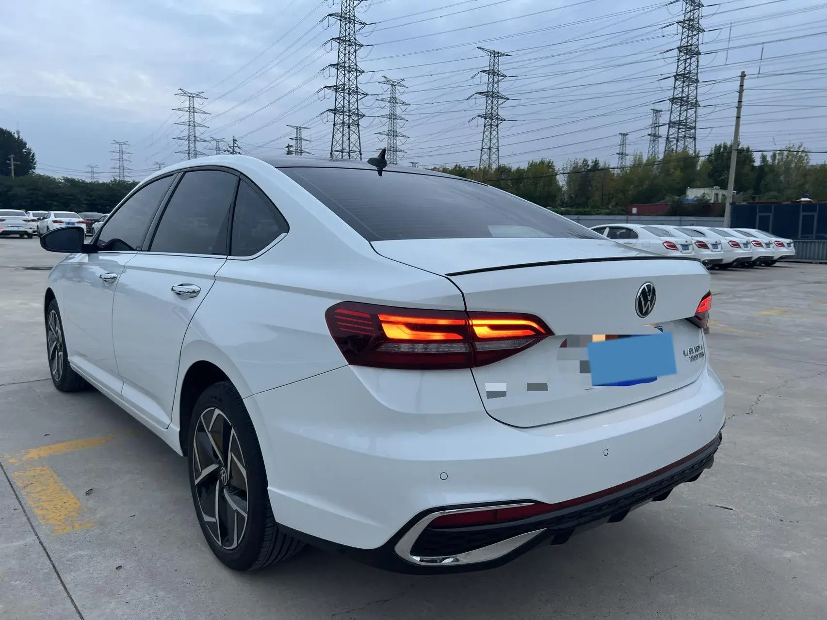 2023 VOLKSWAGEN LAVIDA thumbnail 4