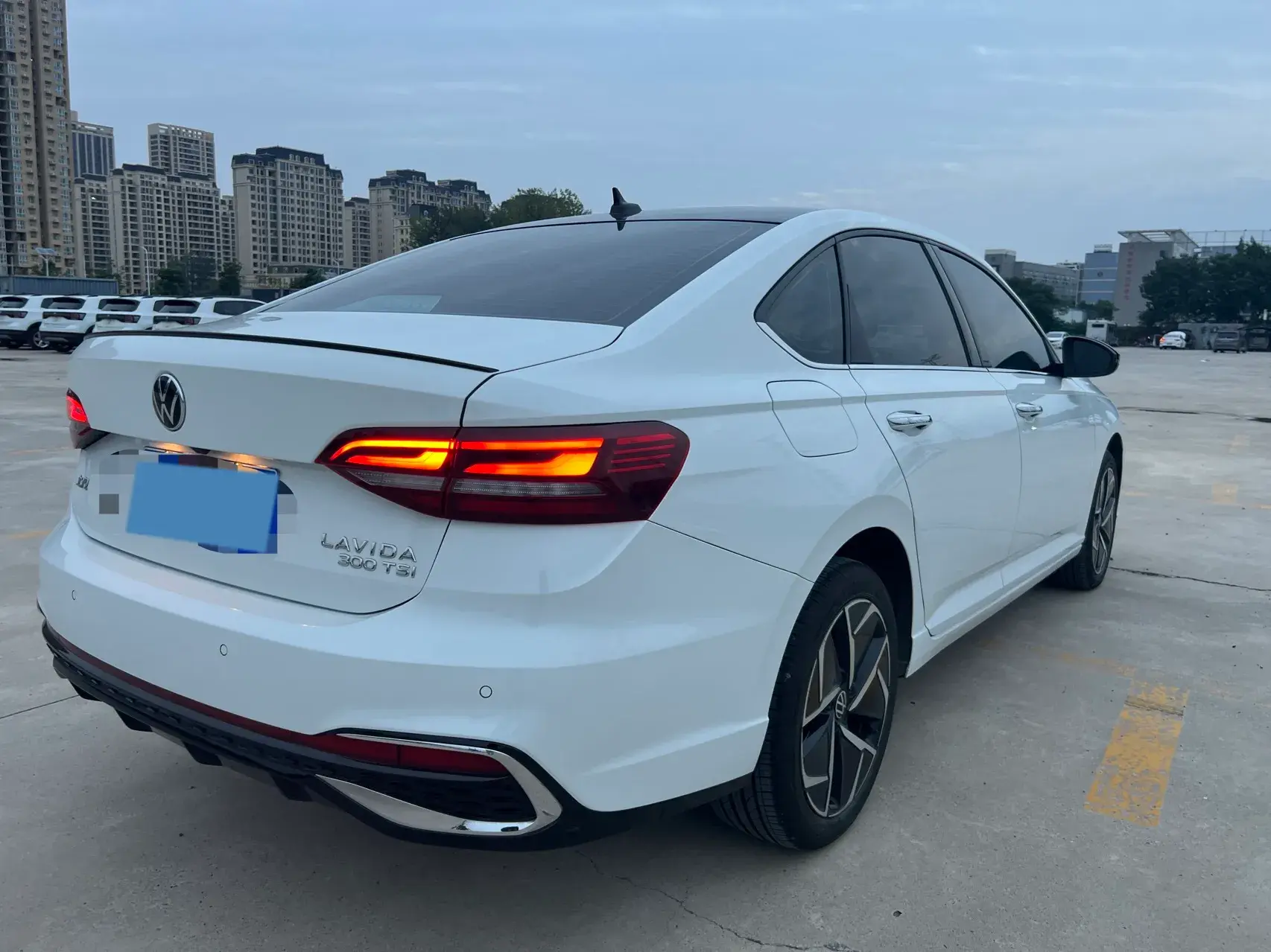 2023 VOLKSWAGEN LAVIDA thumbnail 3