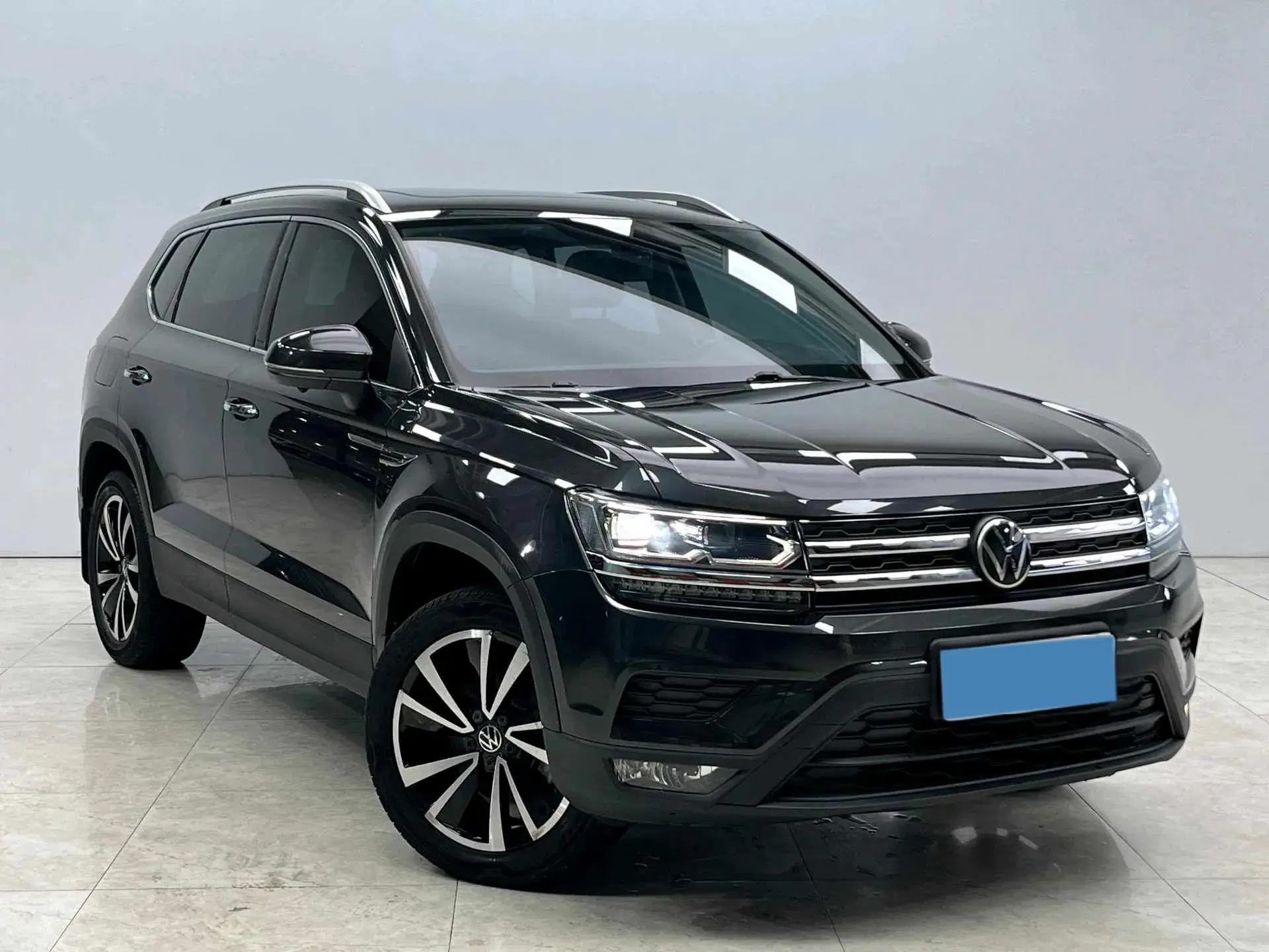 2021 VOLKSWAGEN THARU thumbnail 3