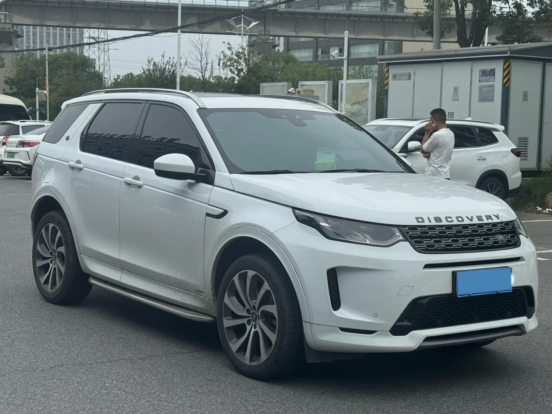 2021 LAND ROVER thumbnail 3