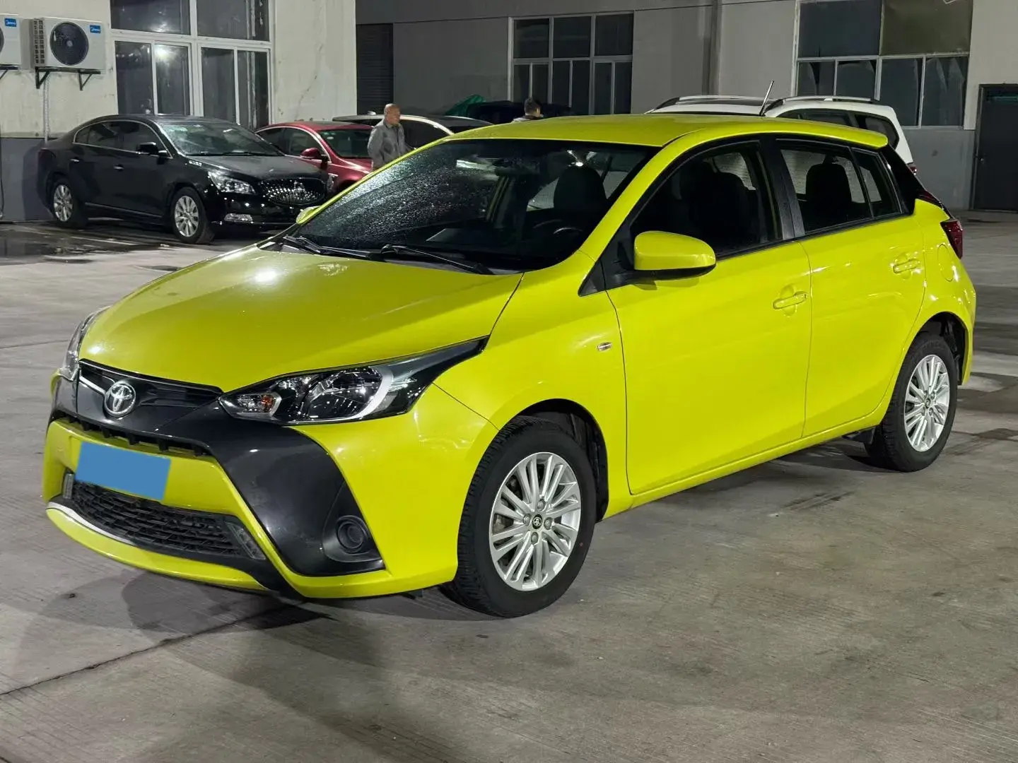 2016 TOYOTA YARIS view 1