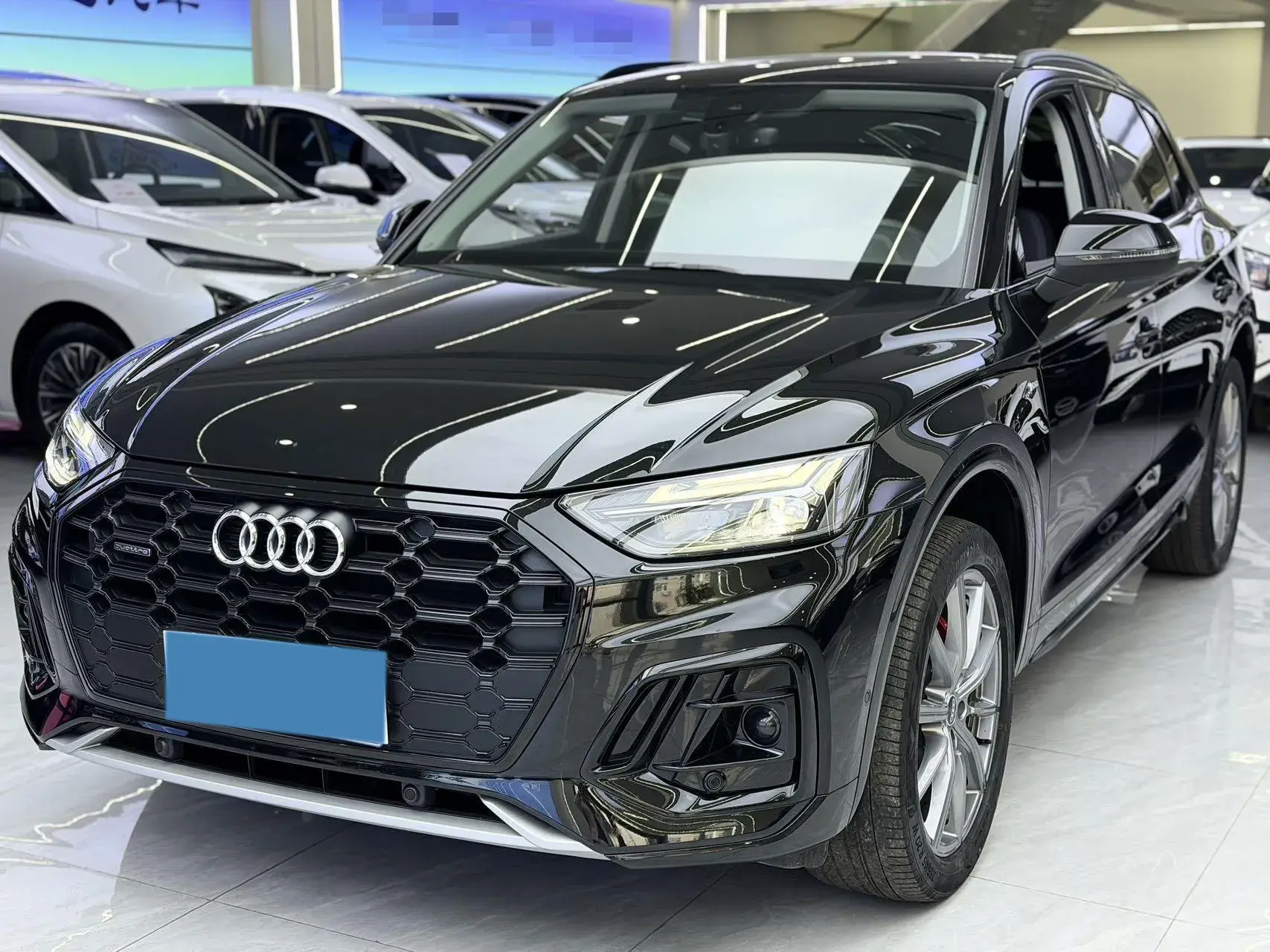 2022 AUDI Q5L view 1