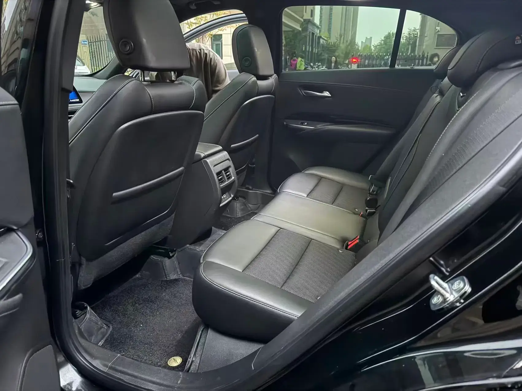 2024 CADILLAC XT4 thumbnail 3