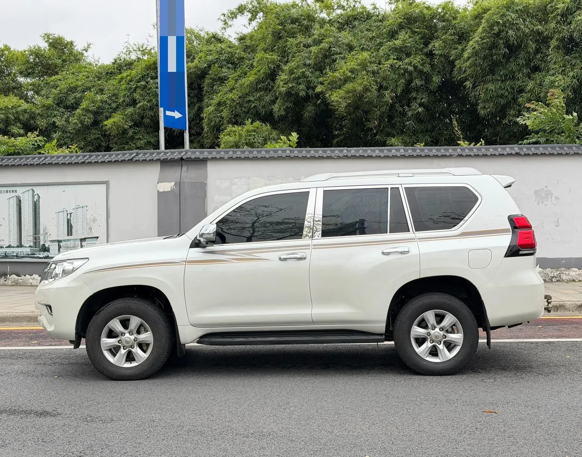 2017 TOYOTA COROLLA thumbnail 4