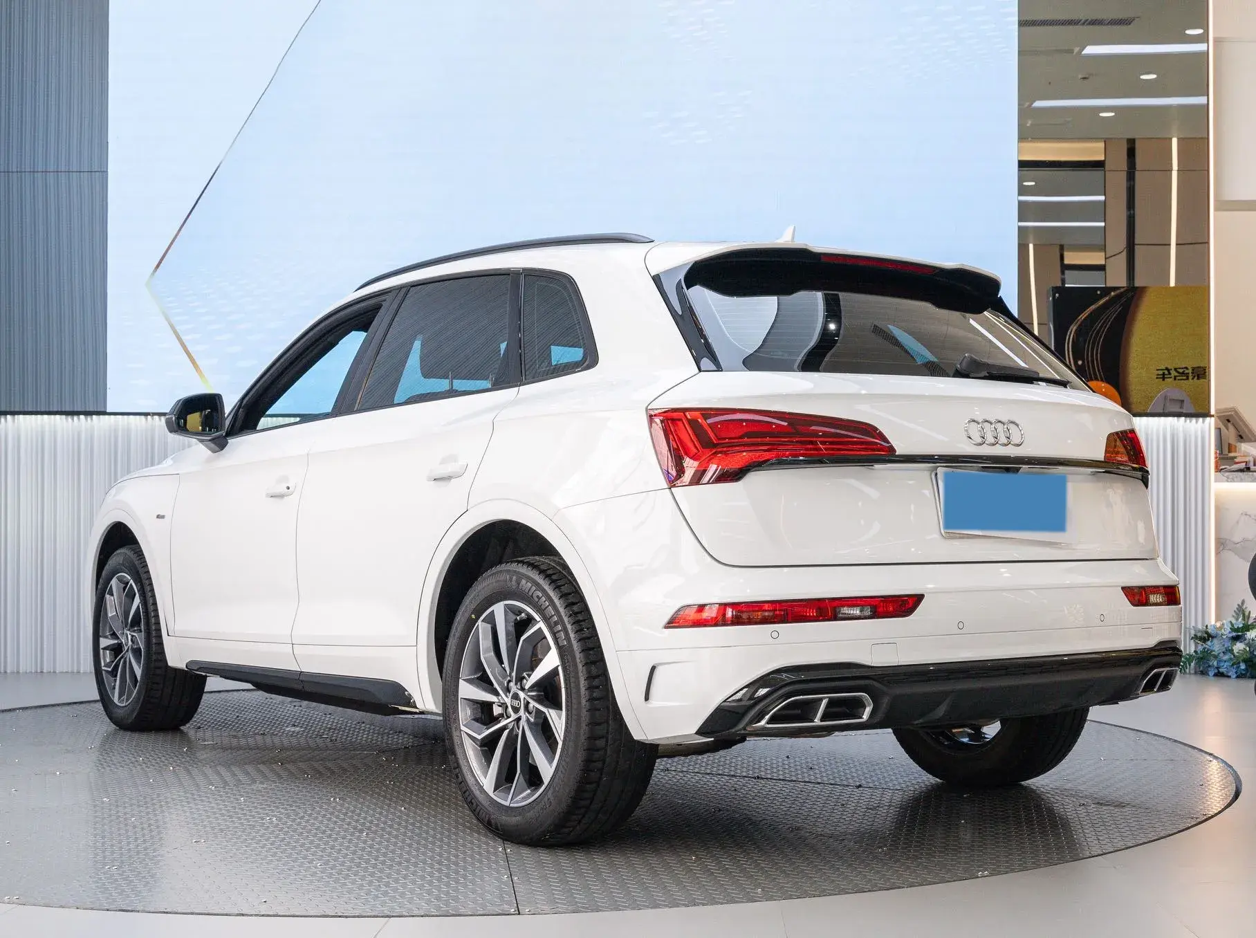 2023 AUDI Q5L thumbnail 3
