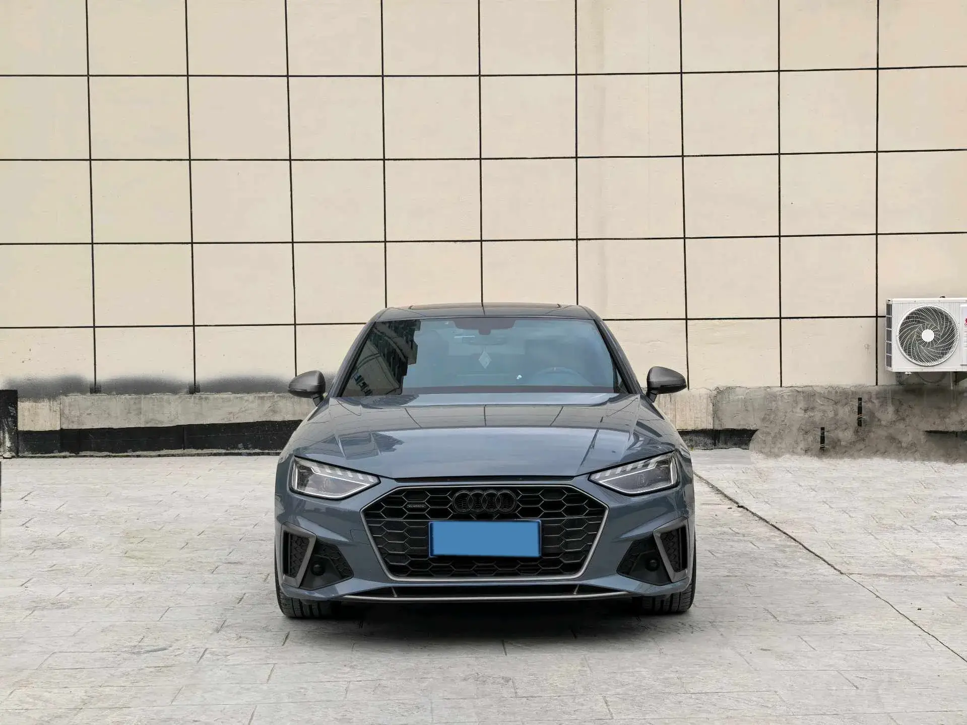 2022 AUDI A4L thumbnail 2