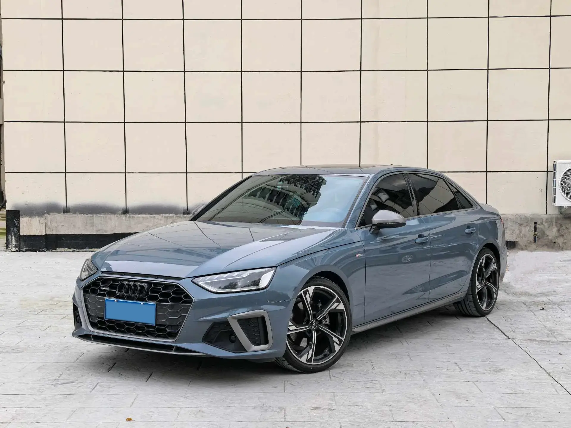 2022 AUDI A4L view 1