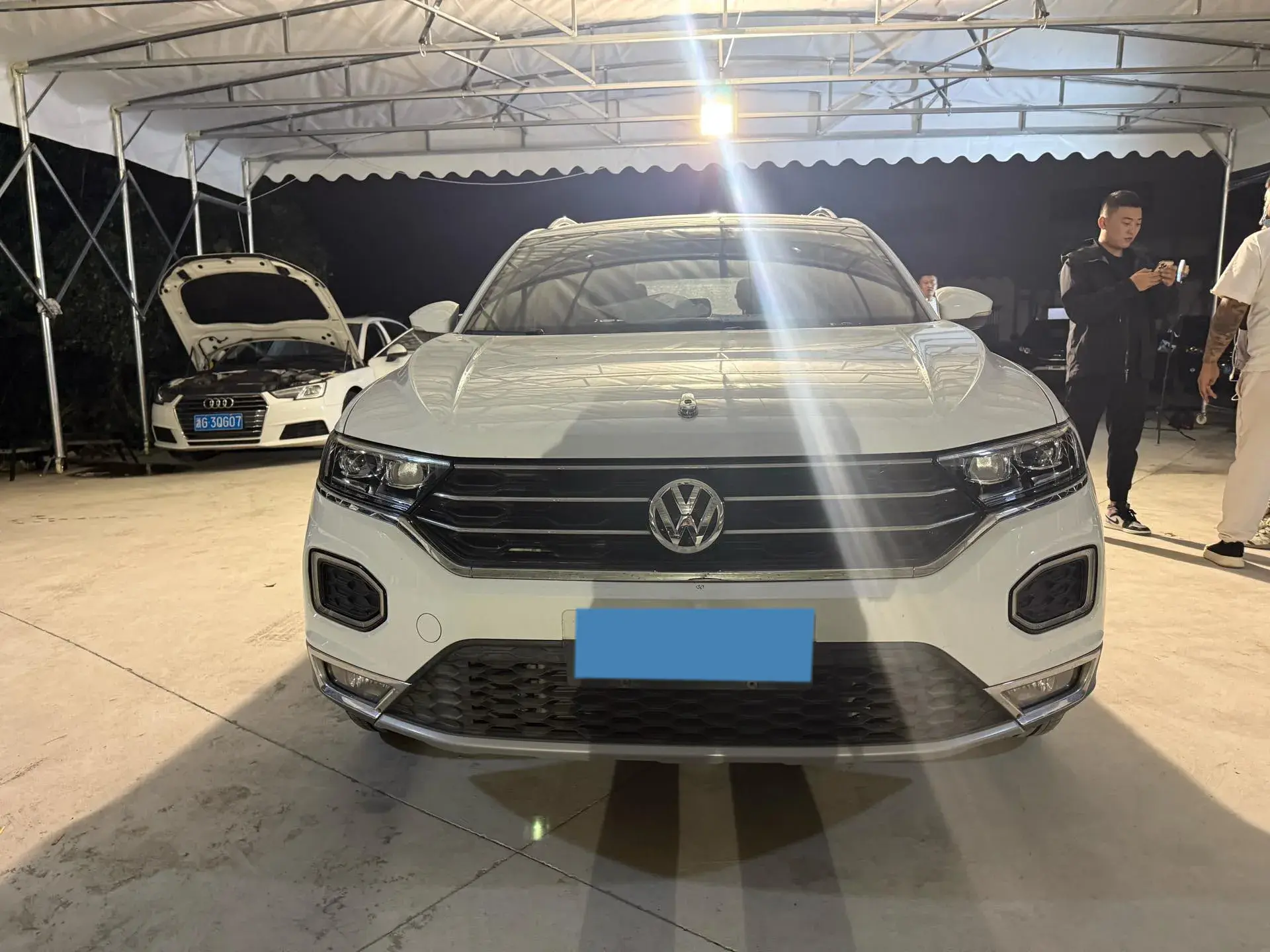 2020 VOLKSWAGEN T-ROC thumbnail 2
