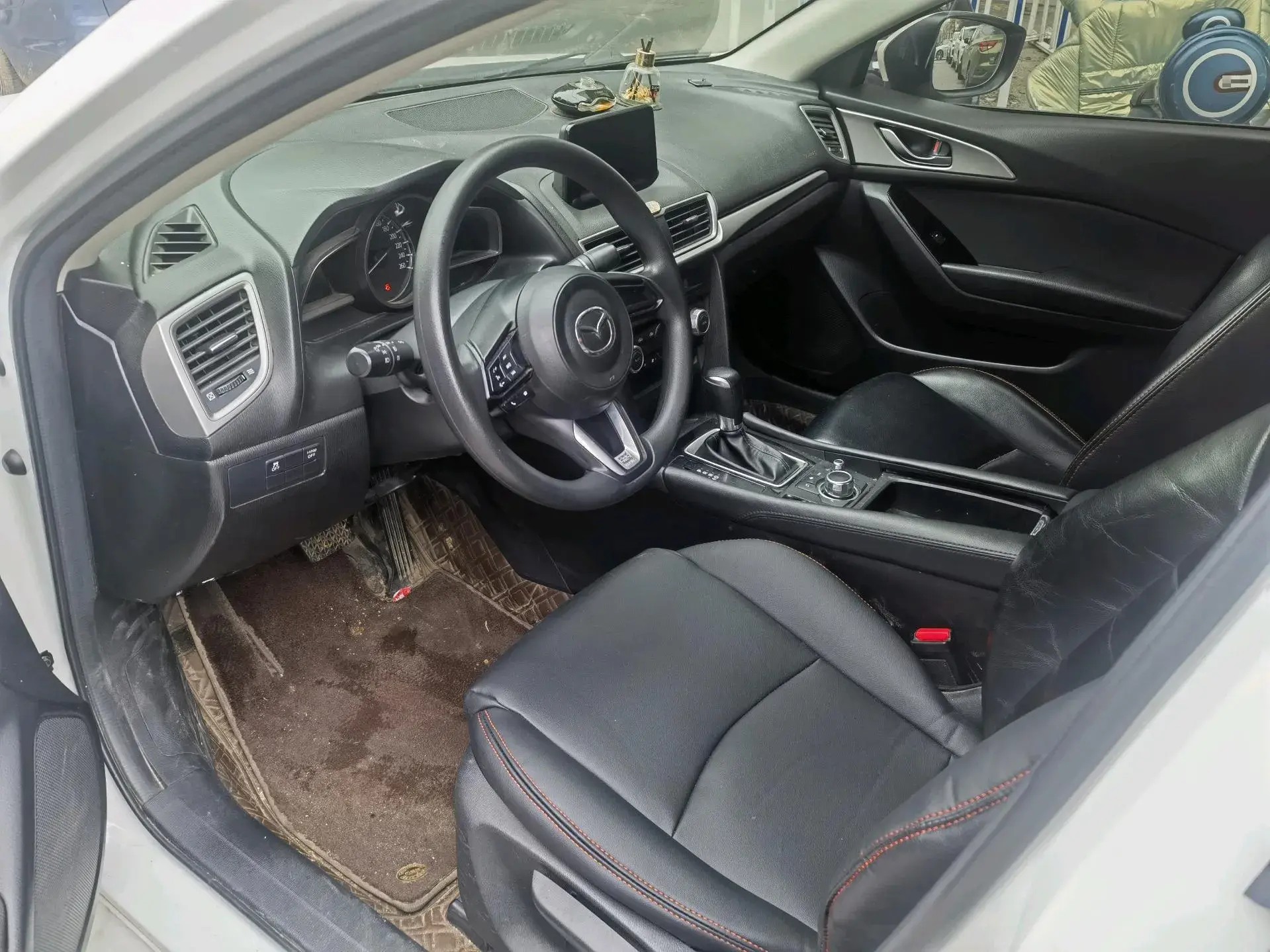 2017 MAZDA 3 thumbnail 3