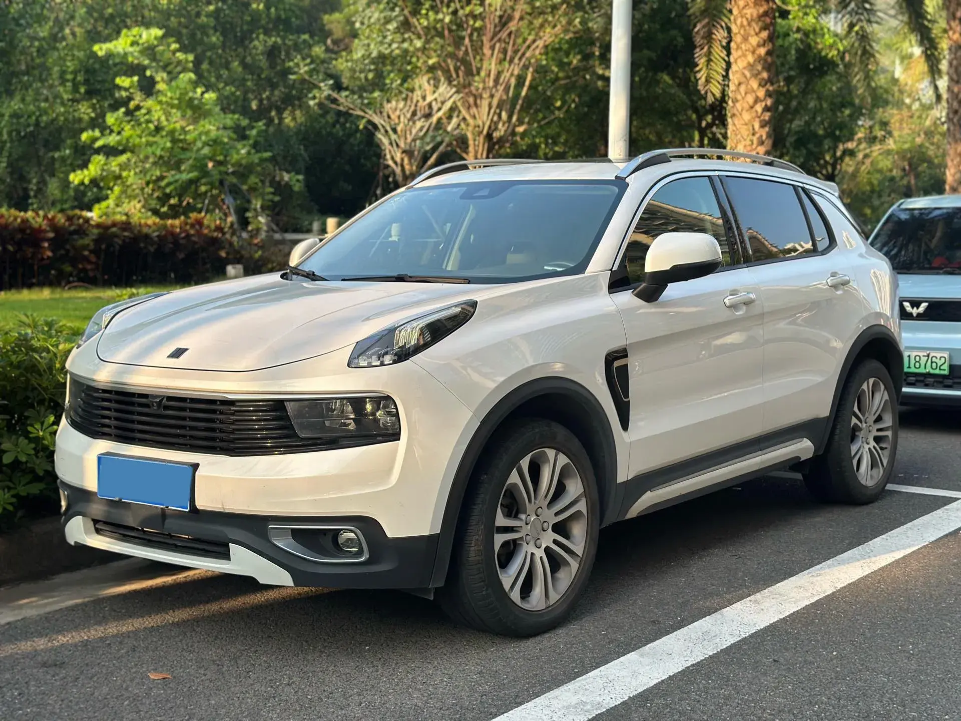 2019 LYNK&CO 01 view 1
