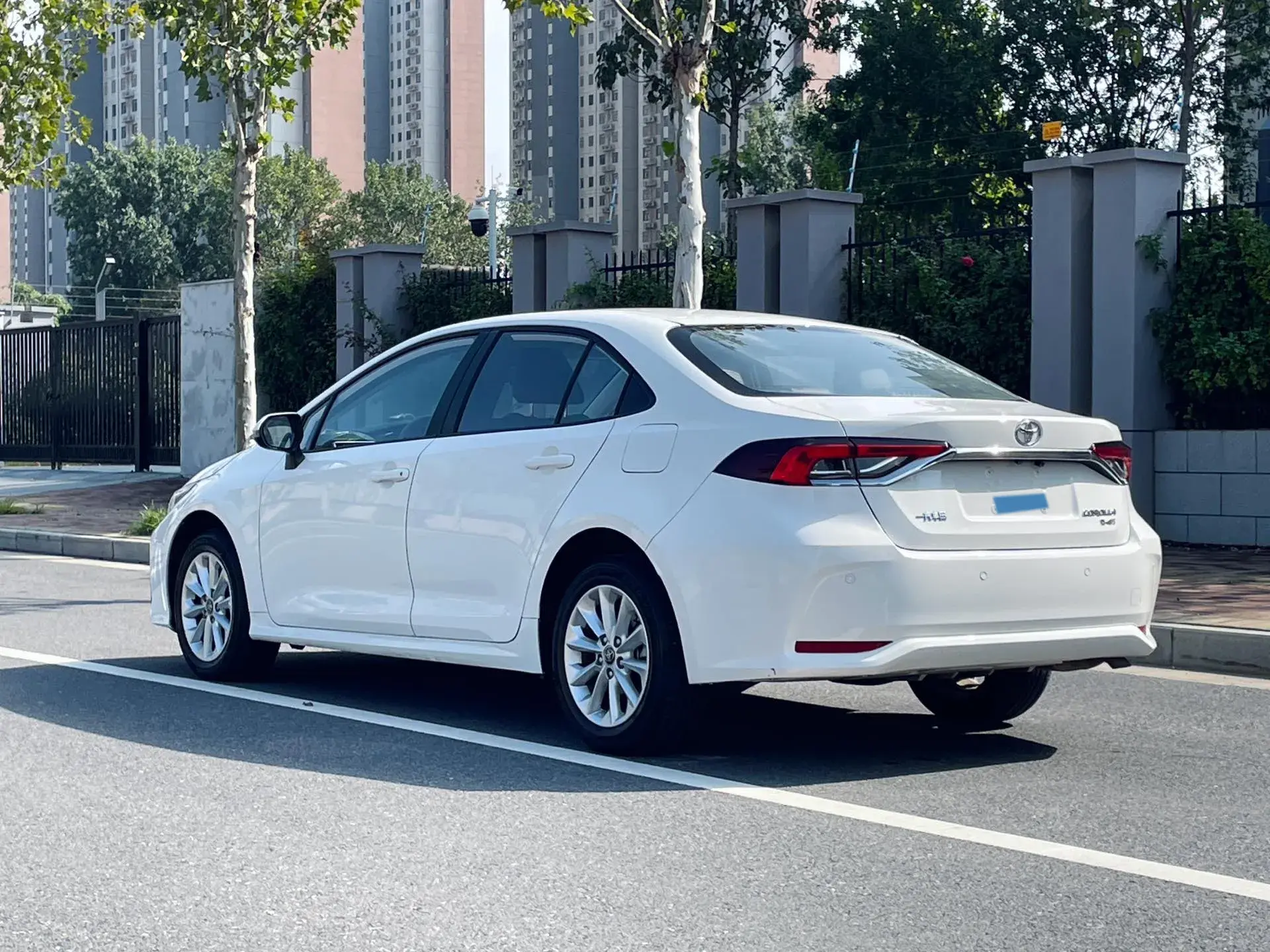 2021 TOYOTA COROLLA thumbnail 4