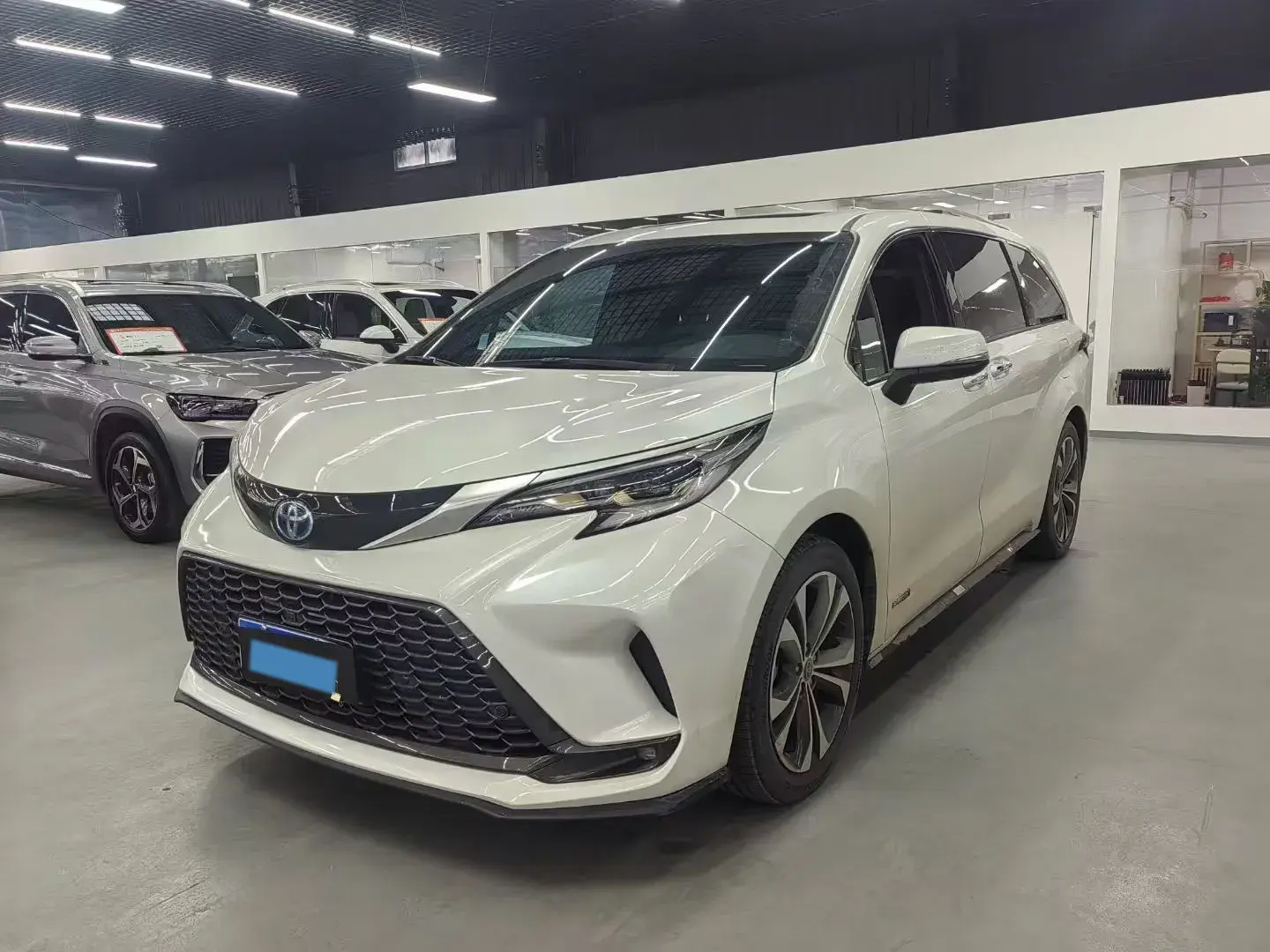 2023 TOYOTA GRANVIA view 1