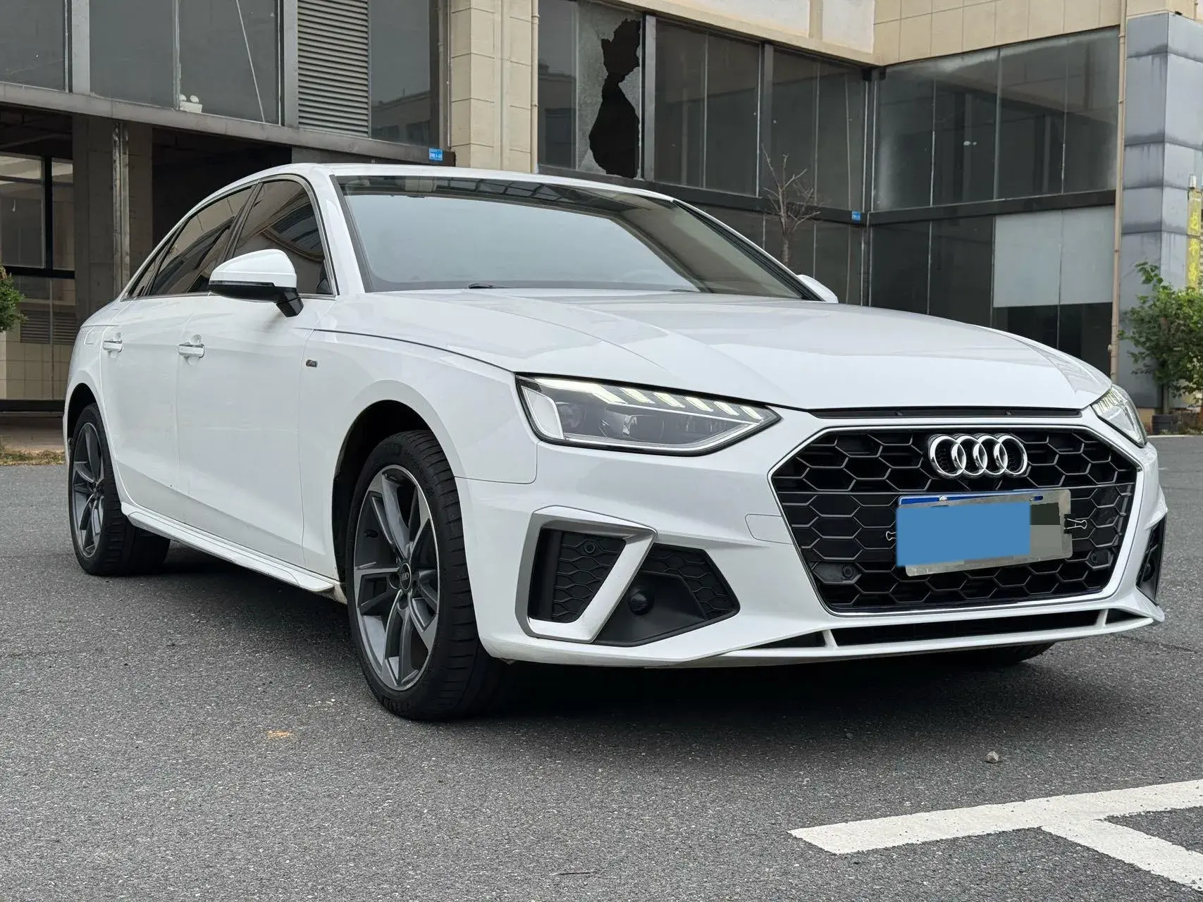 2022 AUDI A4L thumbnail 3