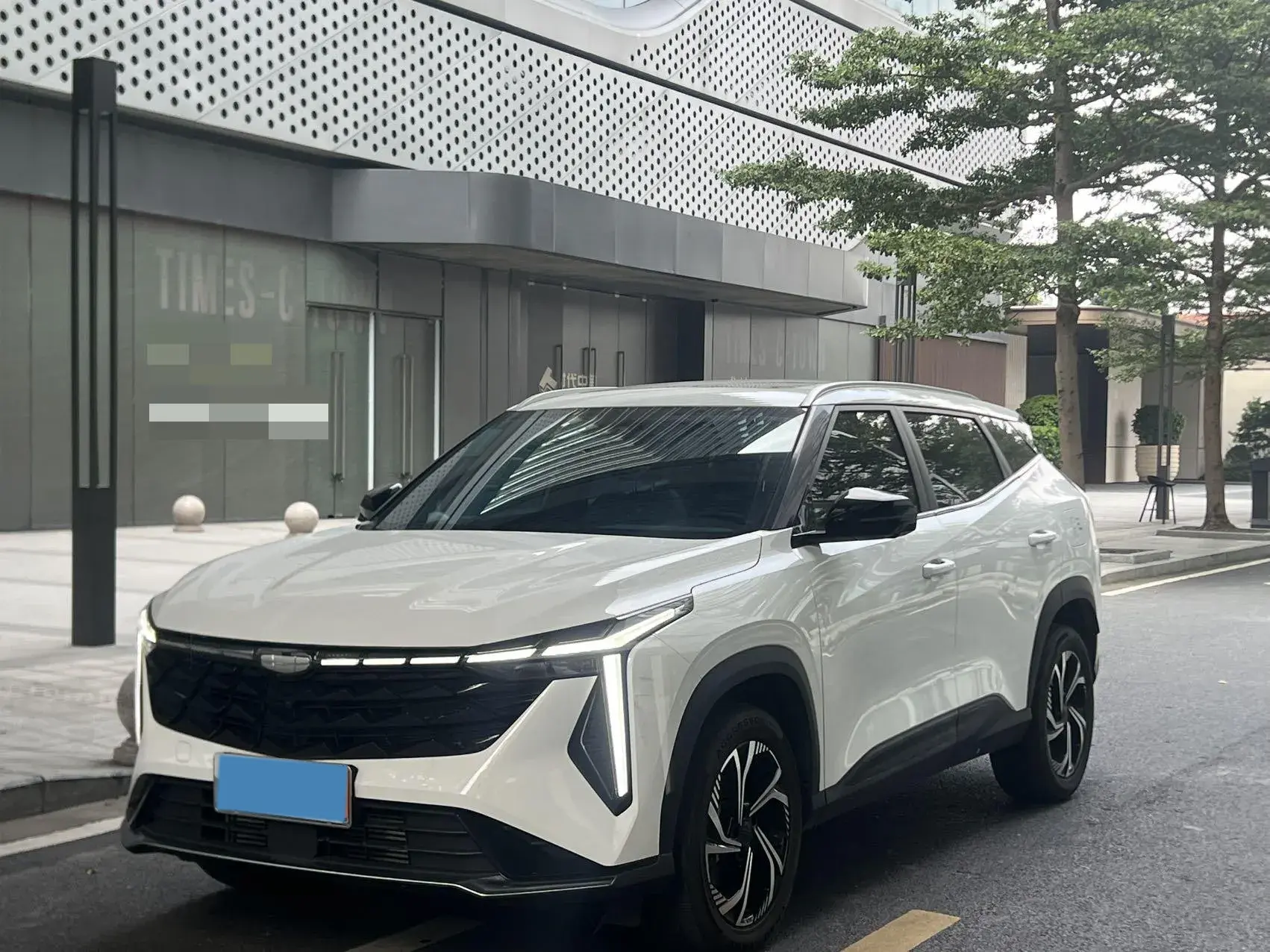 2023 GEELY AZKARRA view 1
