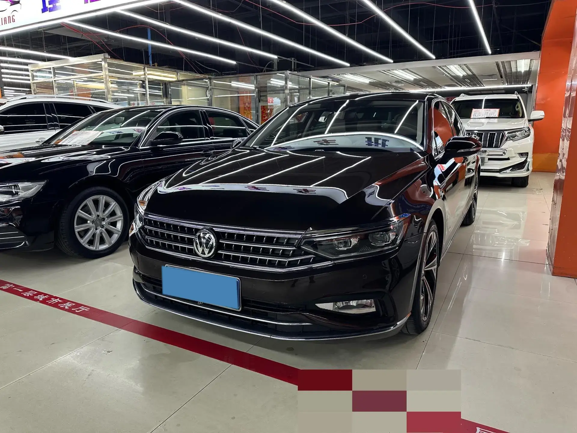 2020 VOLKSWAGEN MAGOTAN view 1